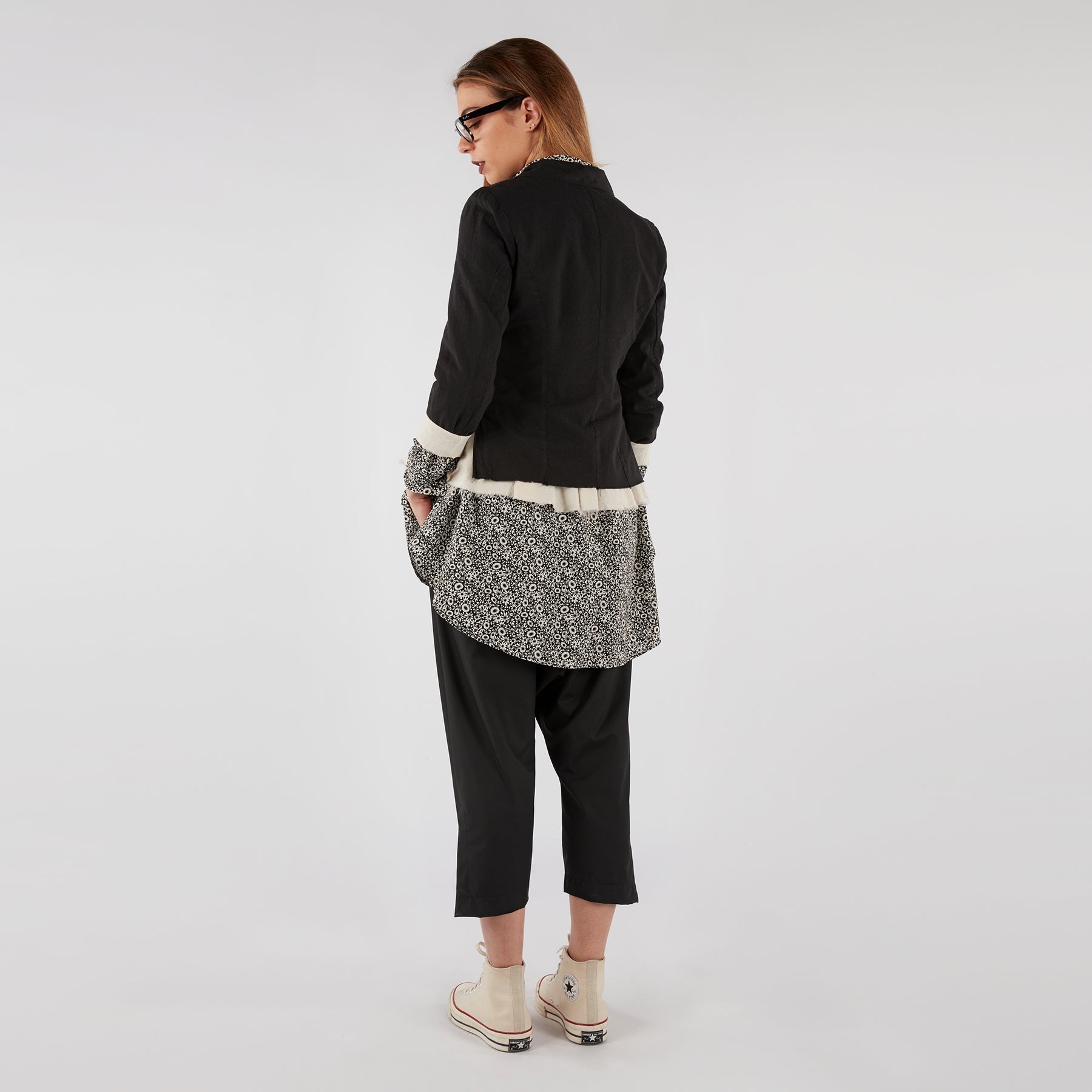 TIGHT-FITTING B/W JACKET