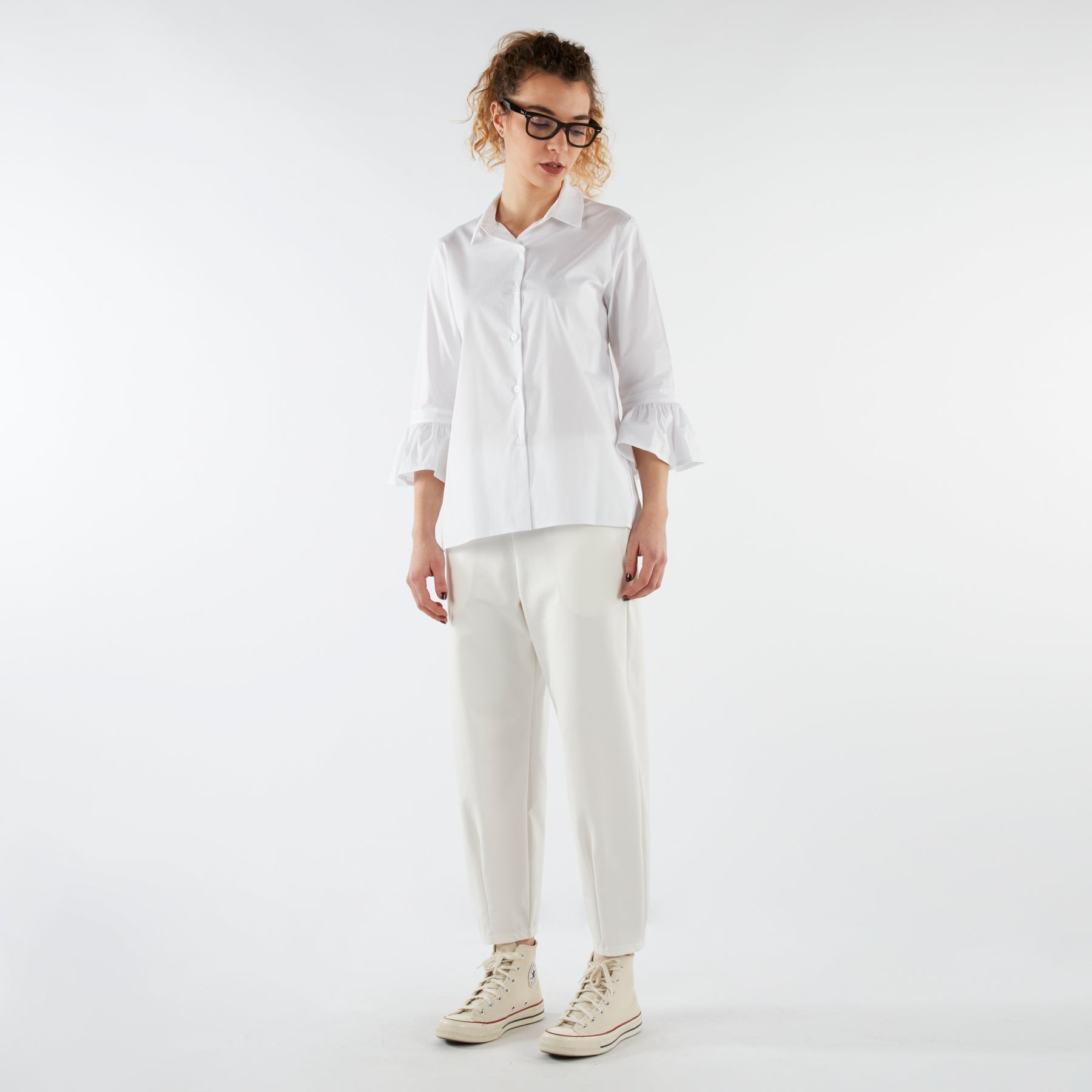 SPODNIE Z ZAKŁADKAMI PRZY KOSTCE