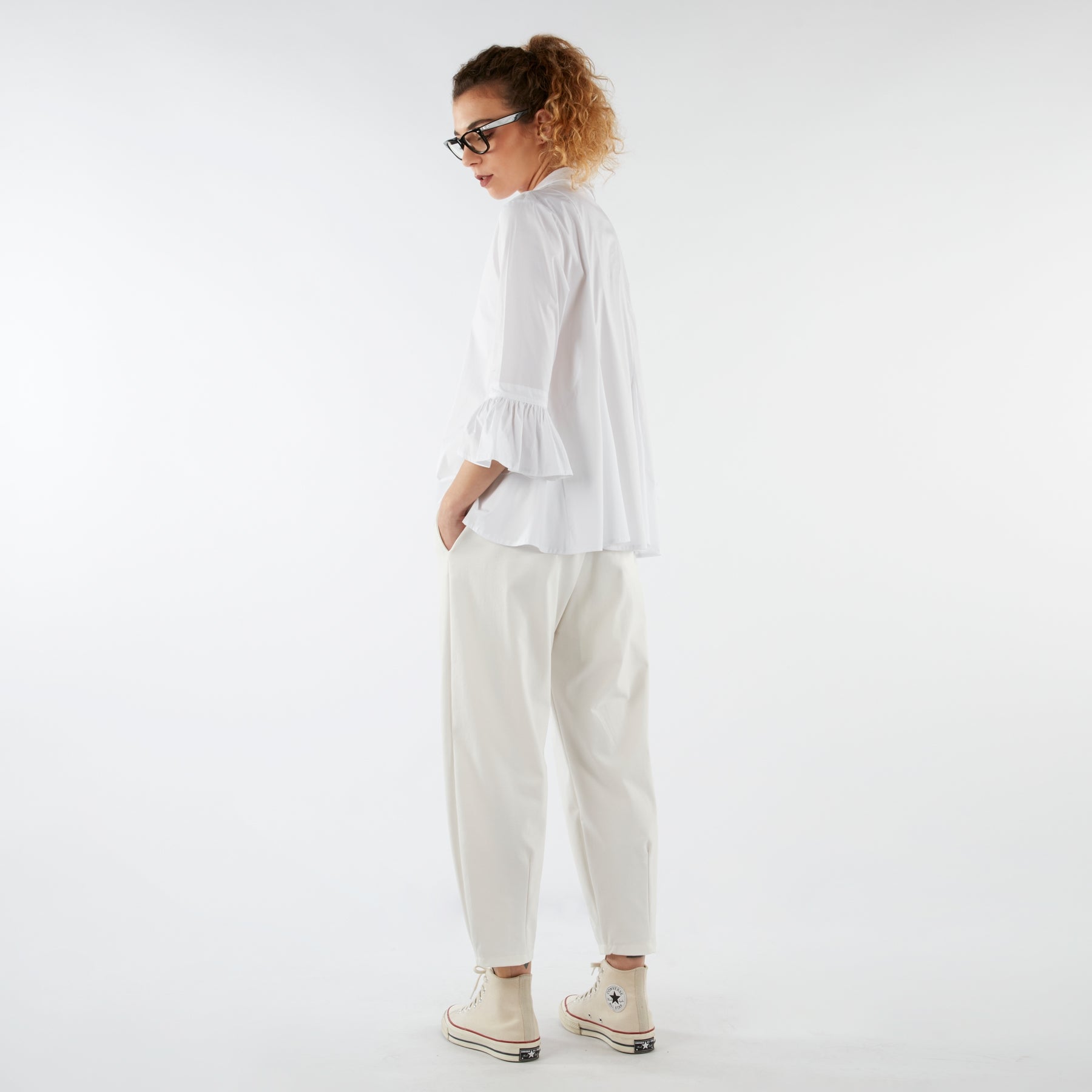 SPODNIE Z ZAKŁADKAMI PRZY KOSTCE