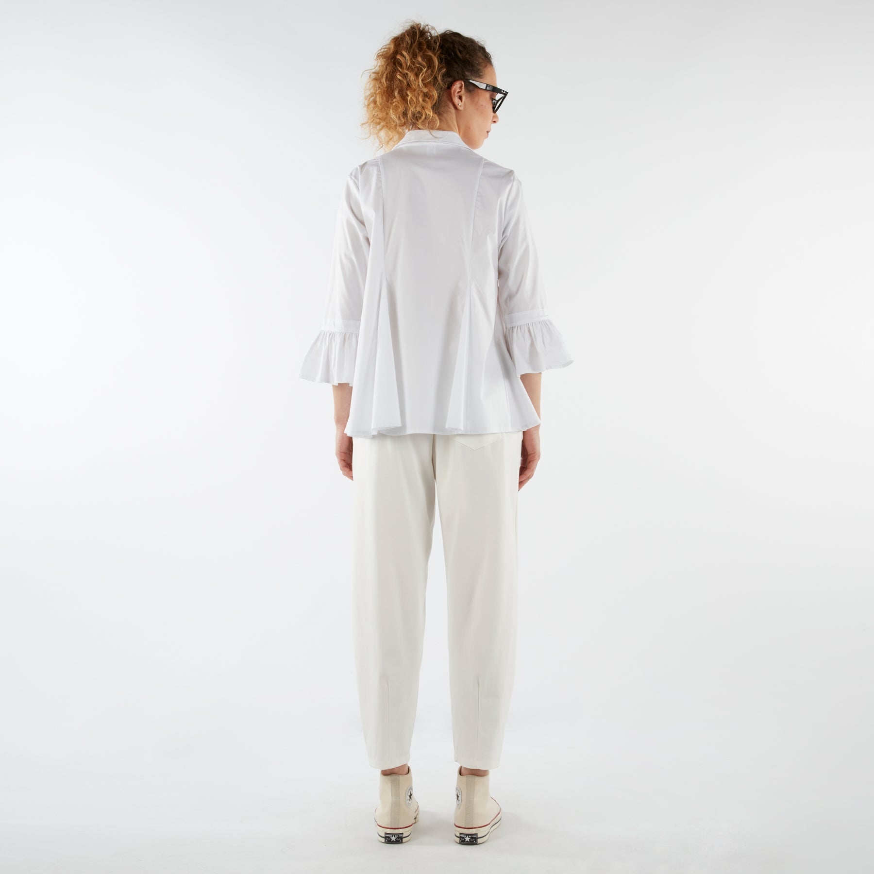 SPODNIE Z ZAKŁADKAMI PRZY KOSTCE