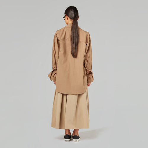 CAMICIA CON DETTAGLIO RIPIEGATO SUL POLSO