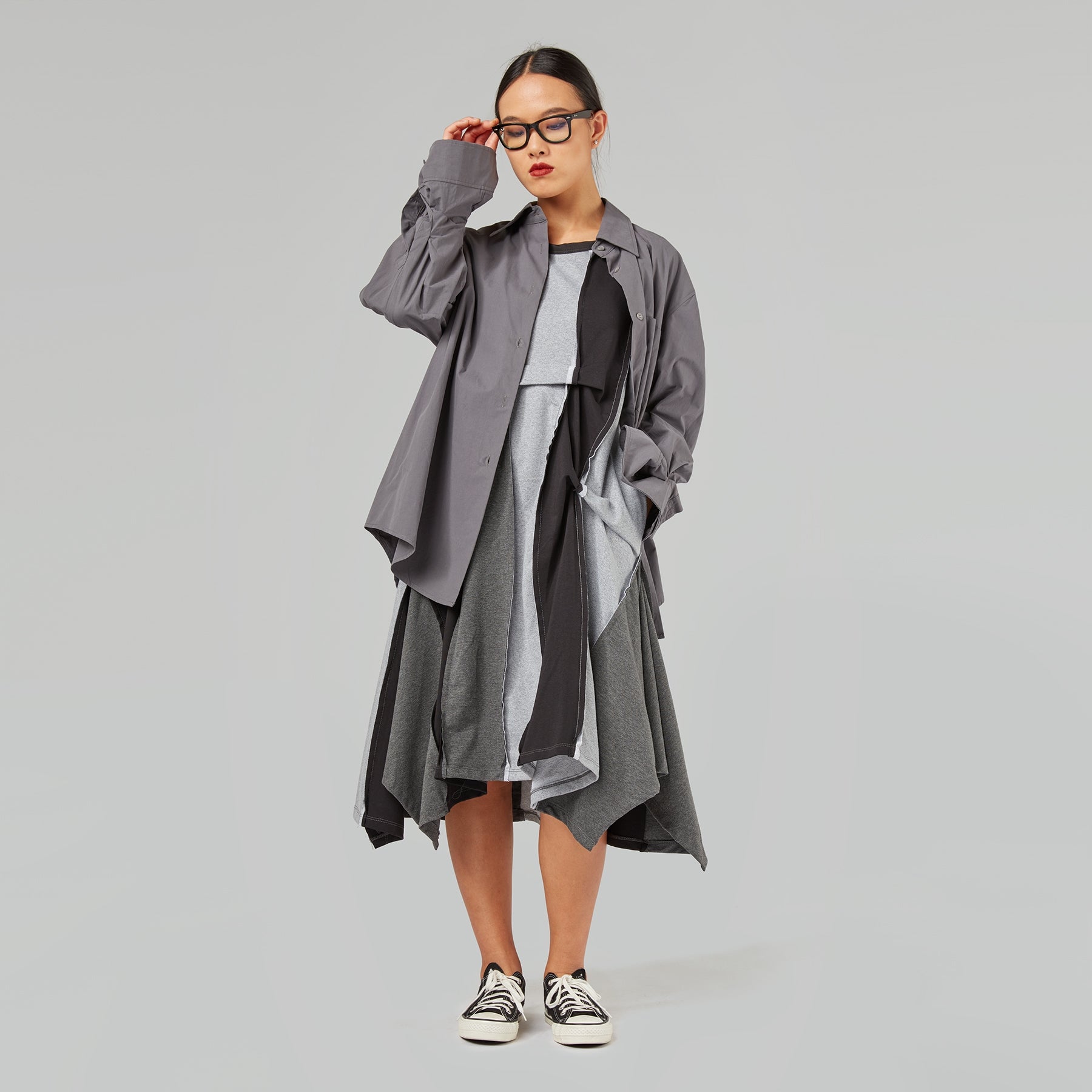 CAMICIA CON DETTAGLIO RIPIEGATO SUL POLSO