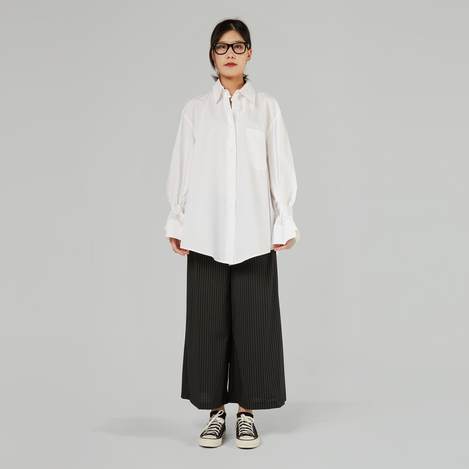 CAMICIA CON DETTAGLIO RIPIEGATO SUL POLSO