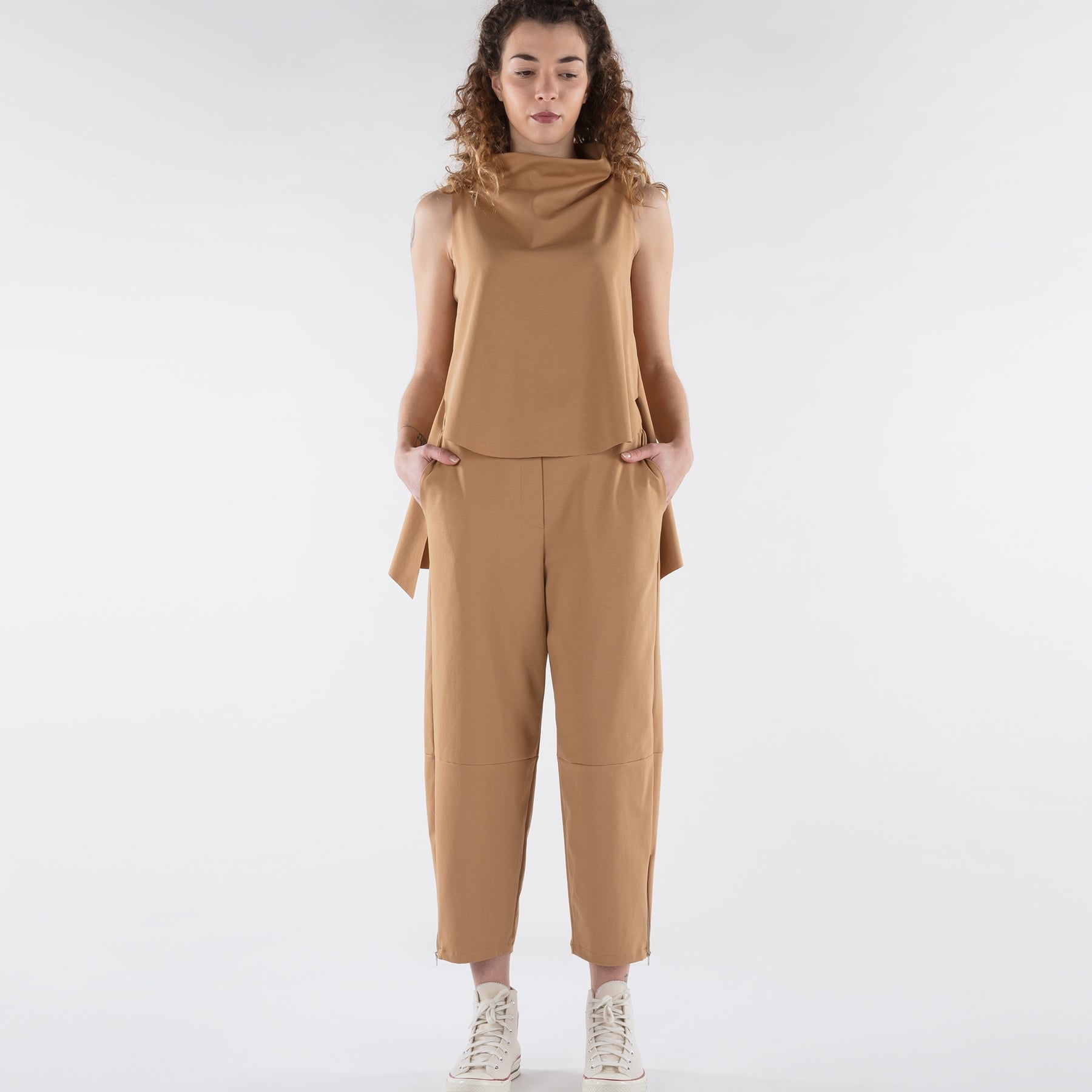 PANTALON AVEC FERMETURE ÉCLAIR À L'OURLET