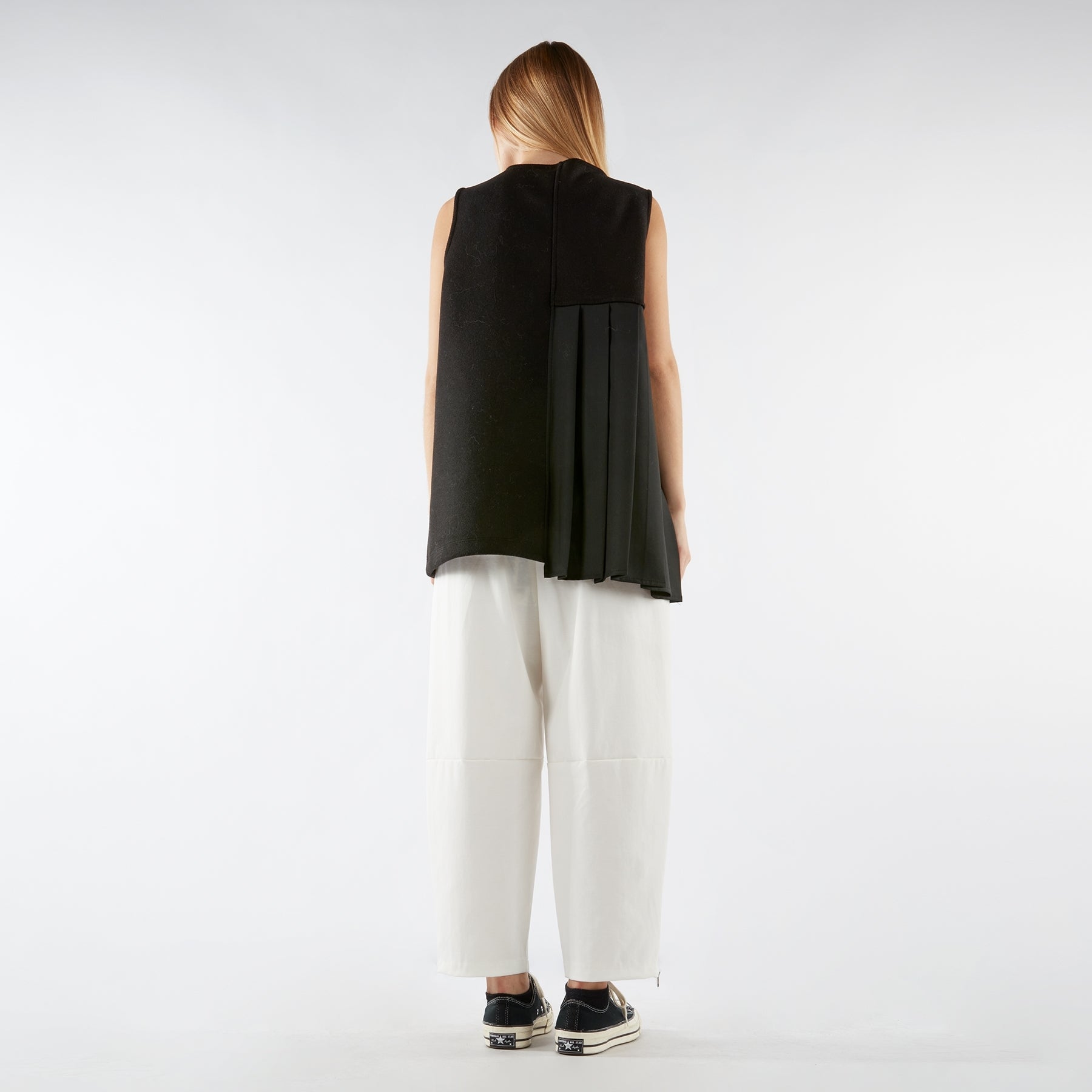 PANTS WITH ZIPPER DETAIL AT THE HEM