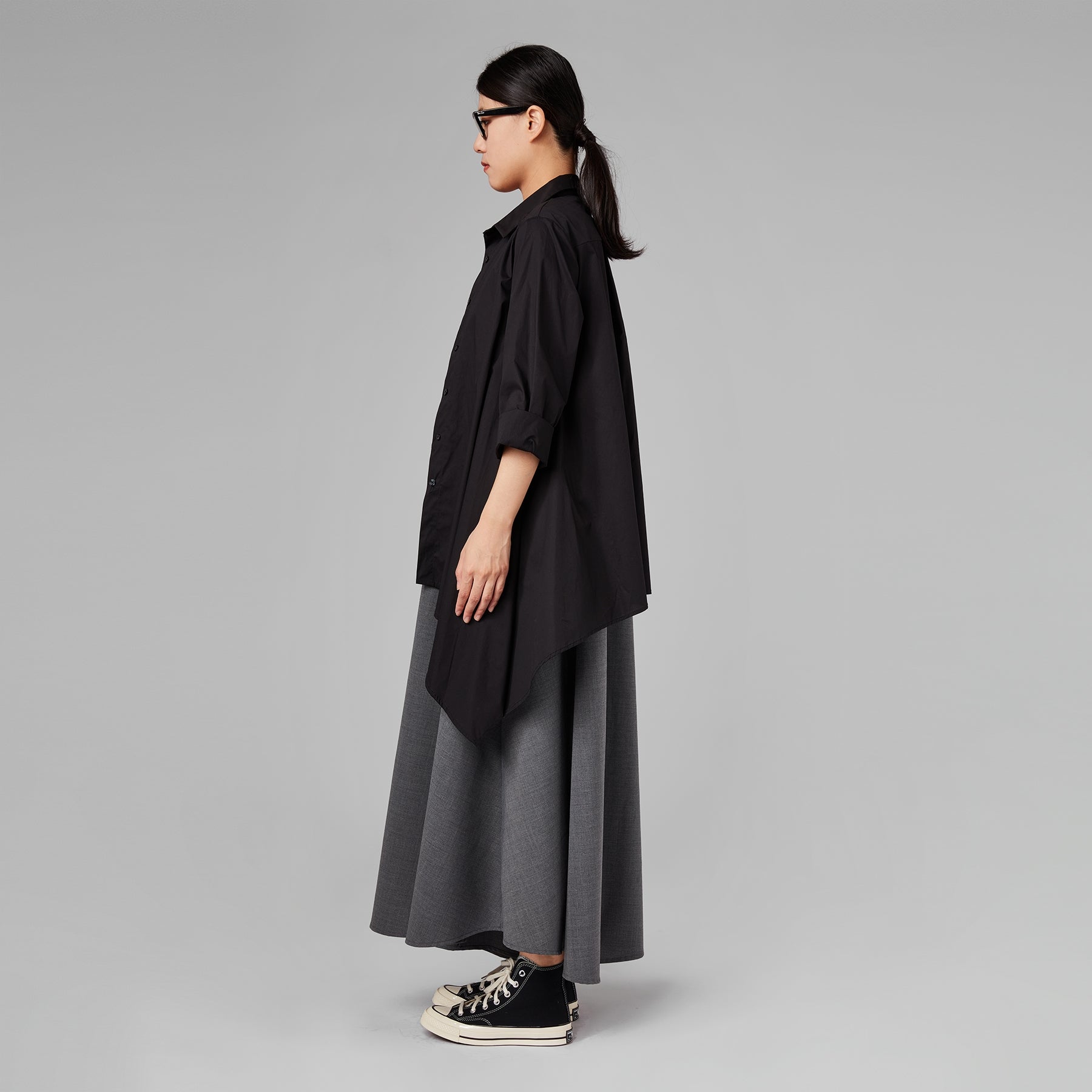 CAMICIA A PUNTA SUI FIANCHI