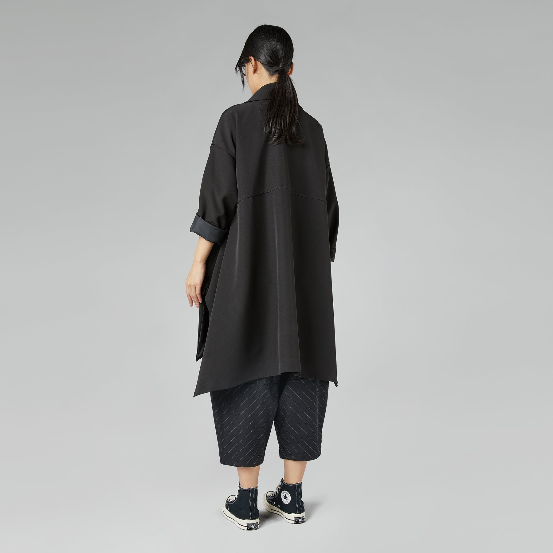 KURTKA Z PODSZEWKĄ I ROZCIĘCIAMI