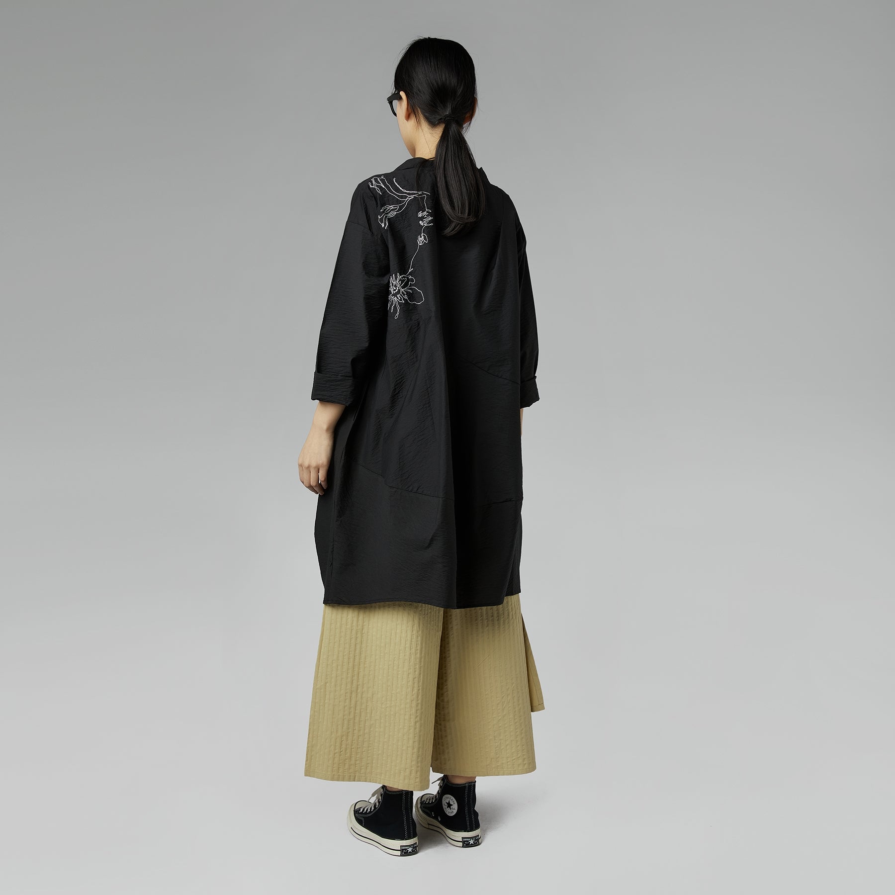 SPODNIE Z BAWEŁNIANEJ TKANINY SEERSUCKER W KOLORZE Ecru