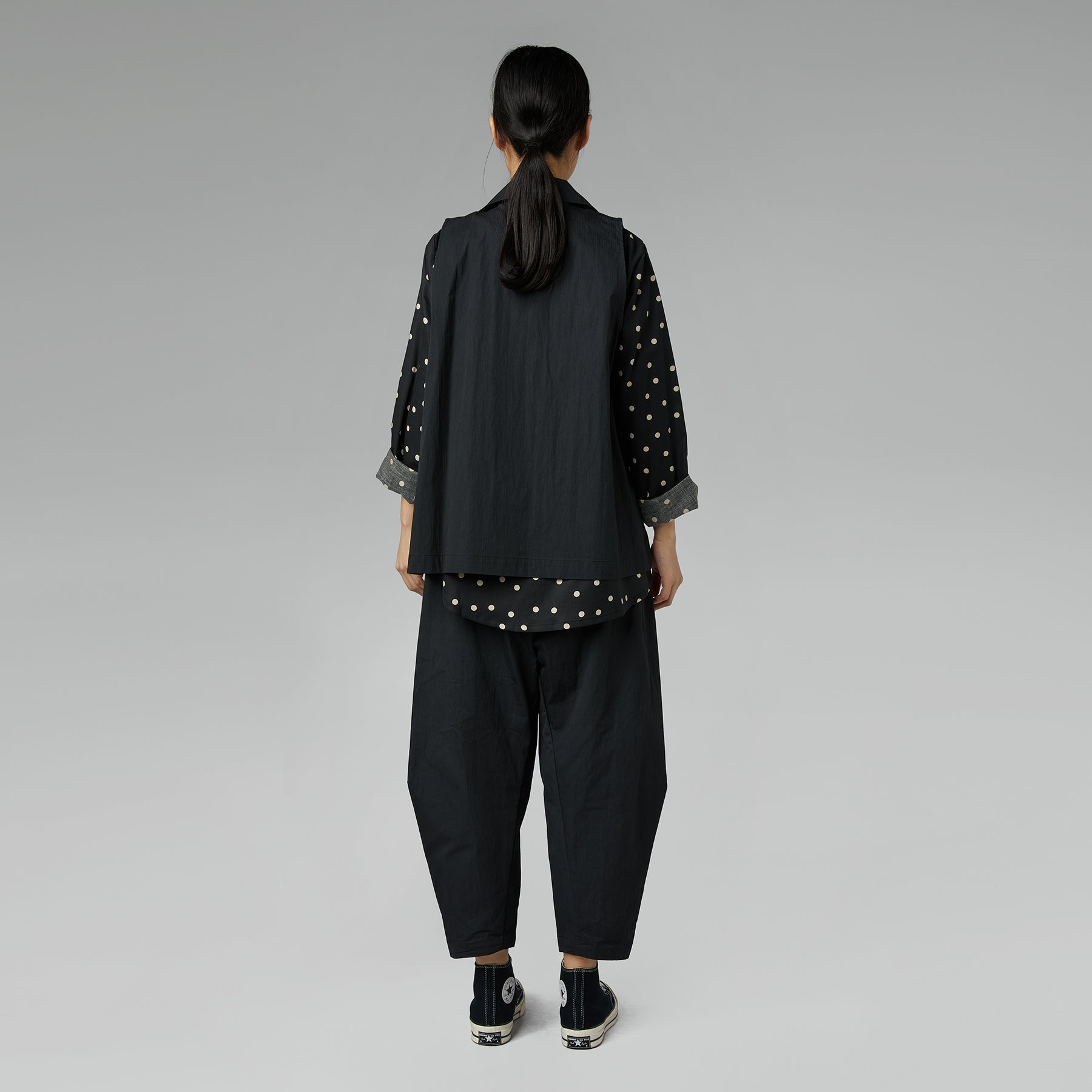 VEST WITH BUTTONS BLACK