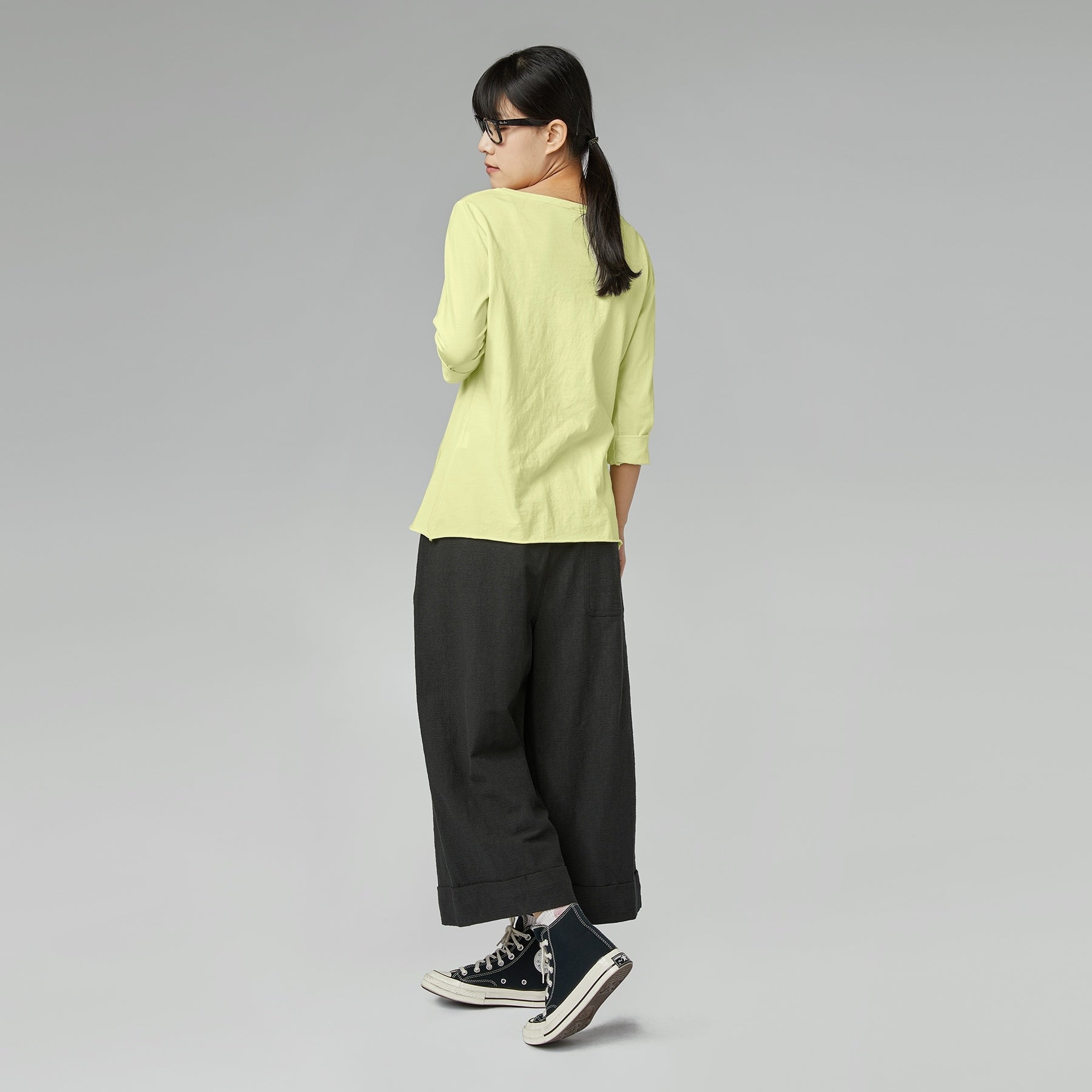 CAMISETA CON ABERTURA NEGRO