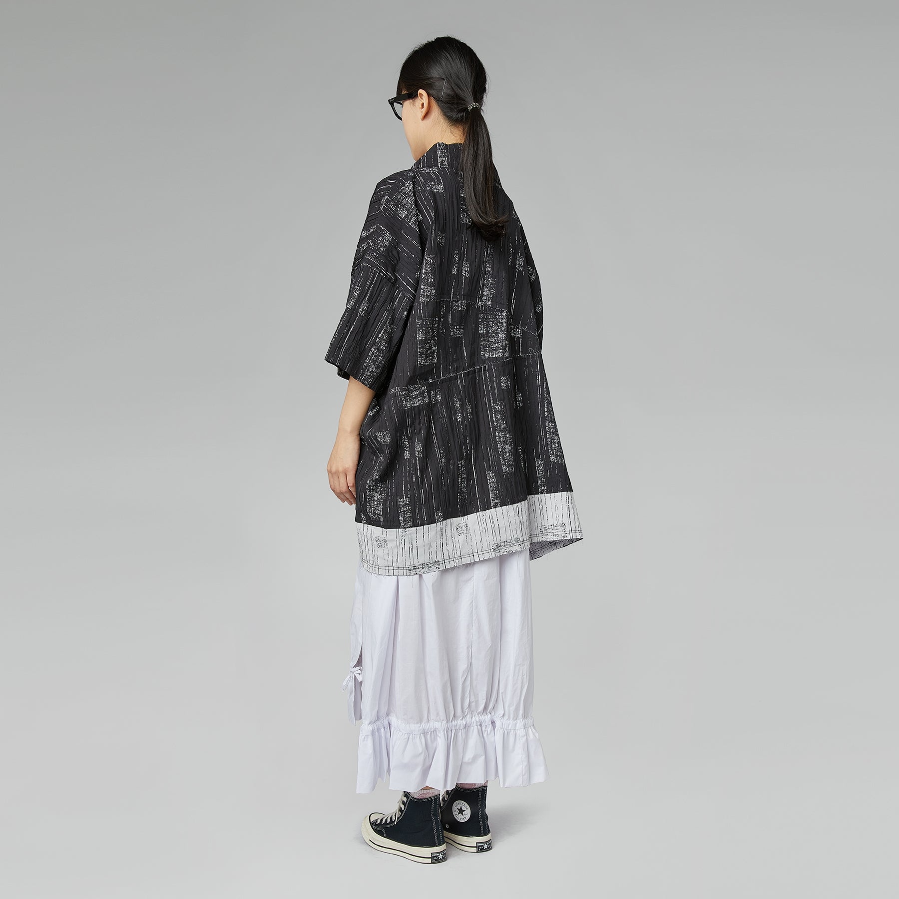 BLACK AND WHITE OVERSIZED BLOUSE