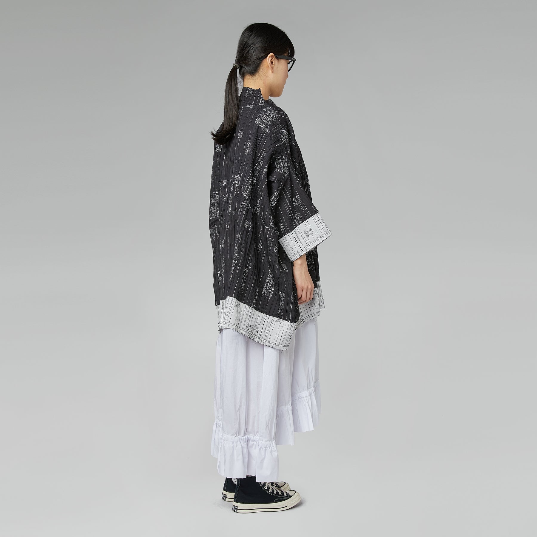 BLACK AND WHITE OVERSIZED BLOUSE