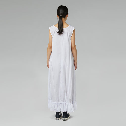 ROBE BLANCHE AVEC CORDON DE SERRAGE EN BAS