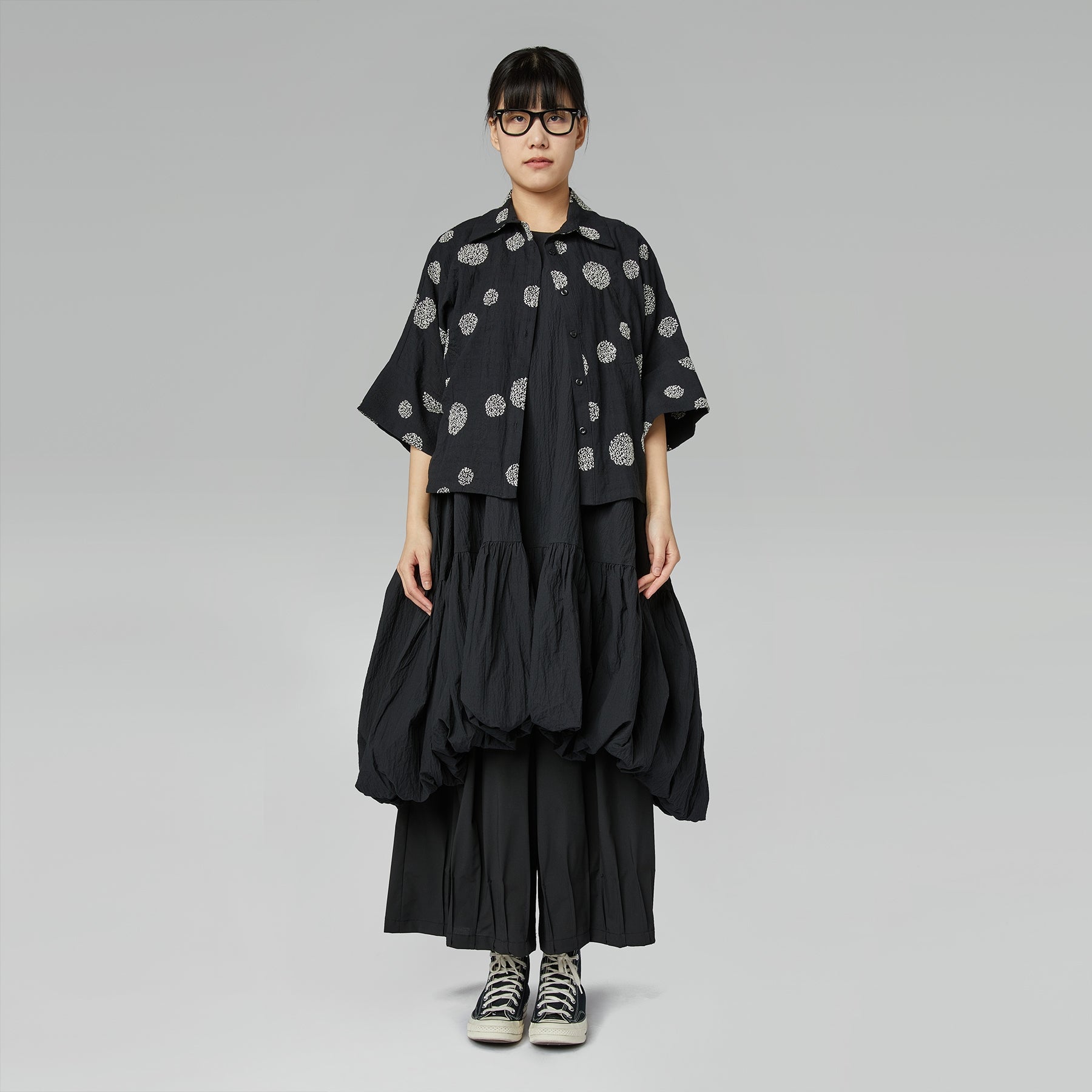 CAMICIA NERA CON DISEGNO IN RILIEVO