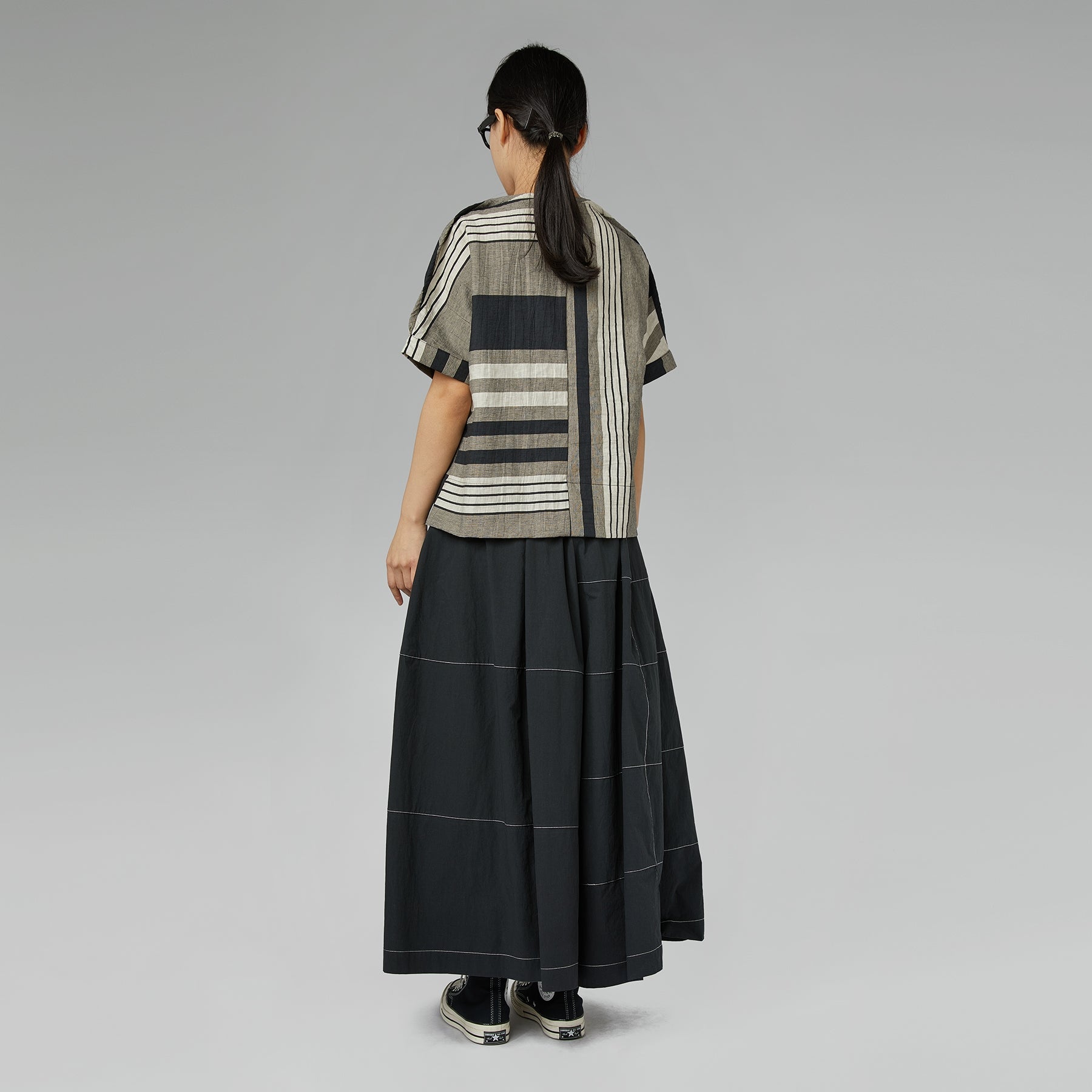 BLACK LOOSE TROUSERS WITH CONTRASTING STITCHING