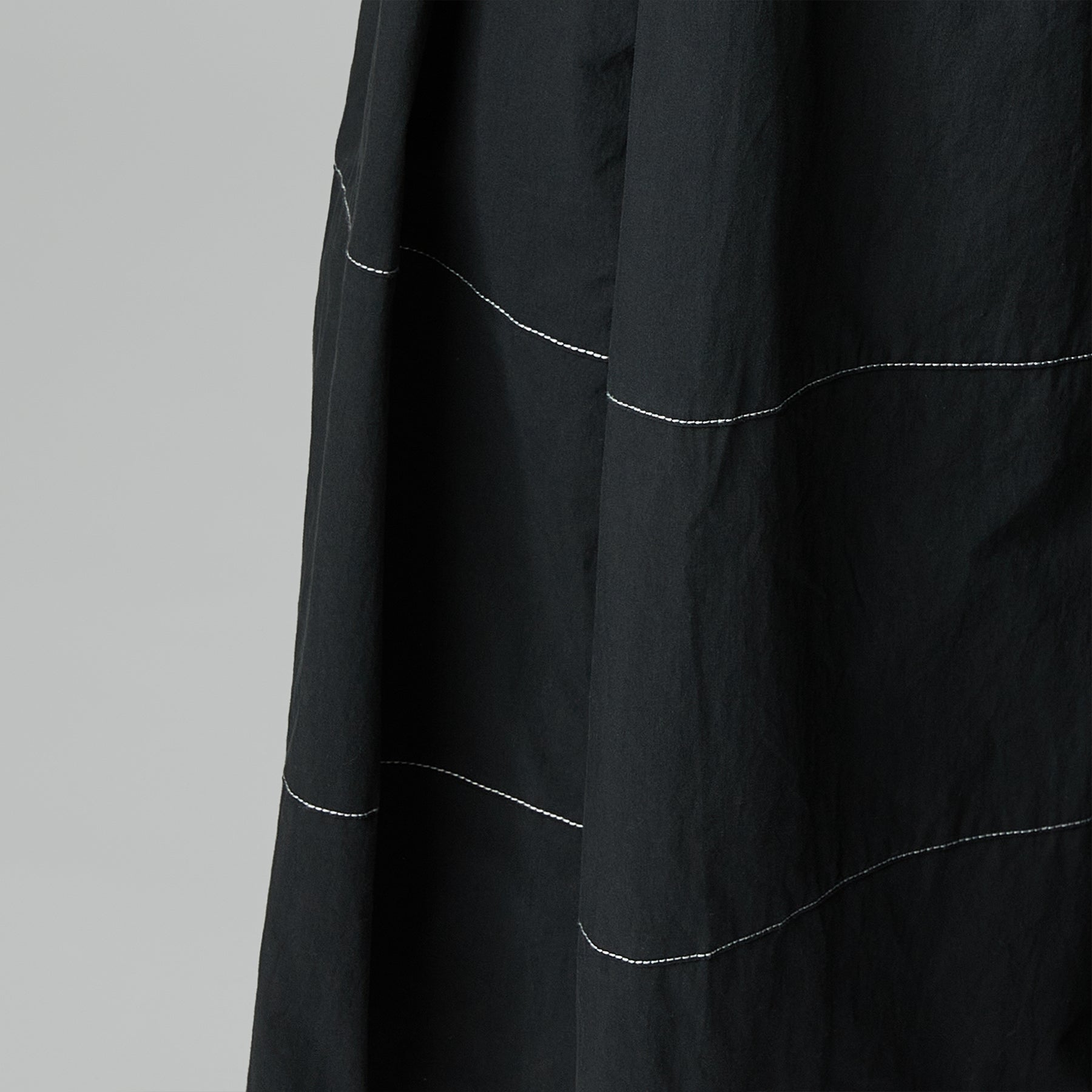 BLACK LOOSE TROUSERS WITH CONTRASTING STITCHING