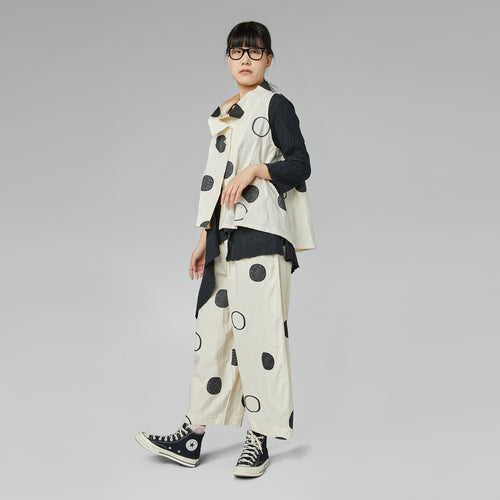 TOP W GROSZKI Z KOŁNIERZYKIEM MISKOWYM CZARNY