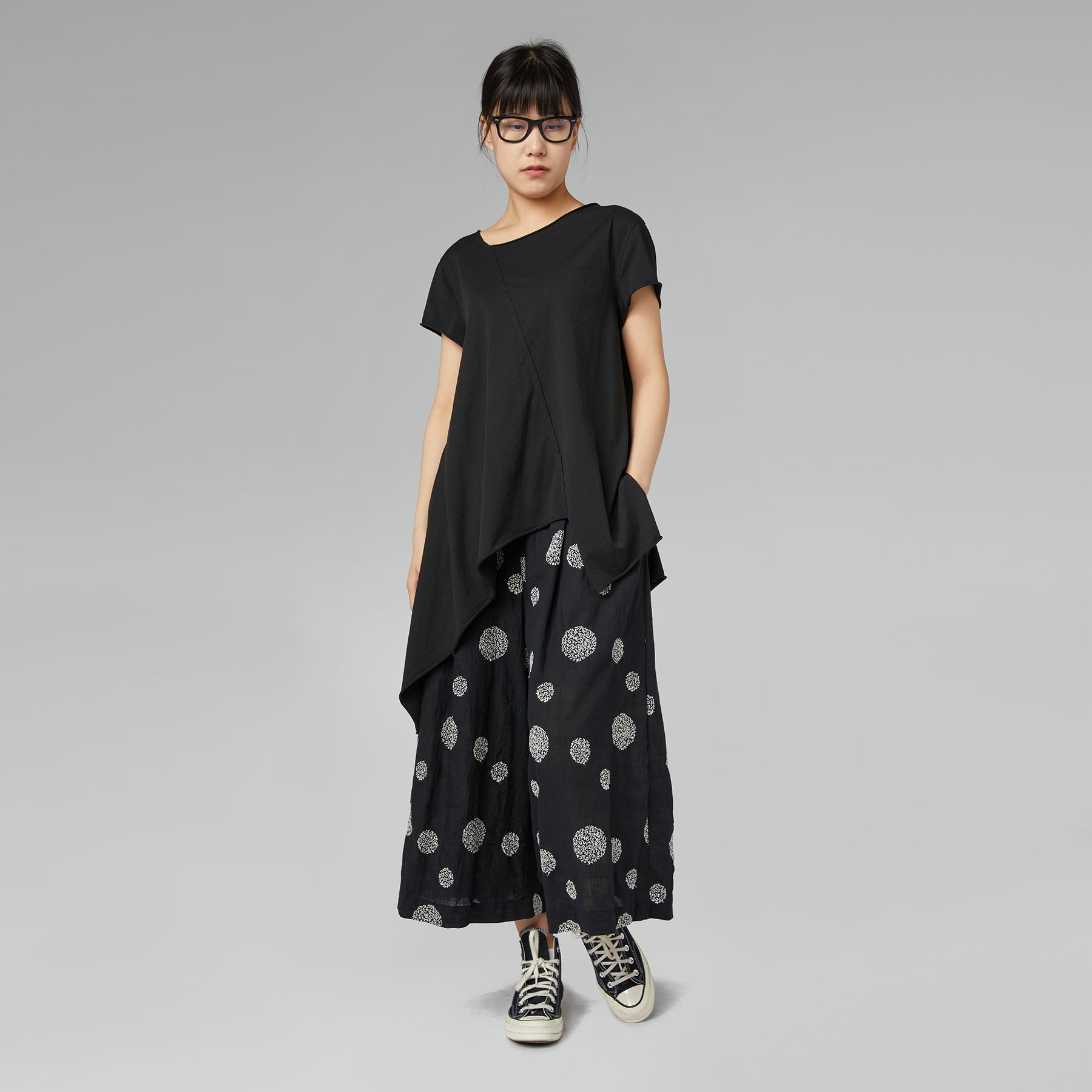 T-SHIRT ASIMMETRICA NERA