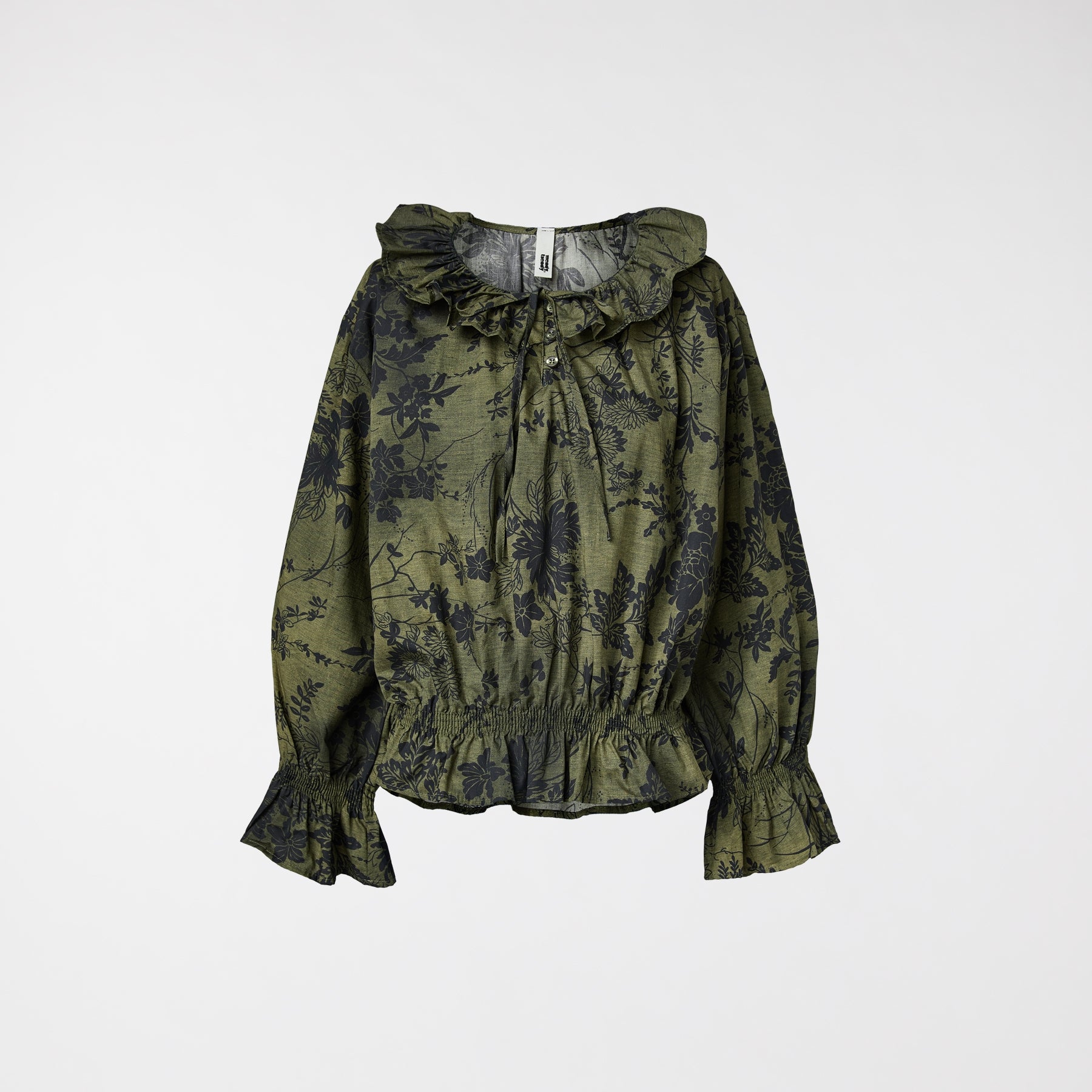 BLUSA ESTAMPADA CON VOLANTES