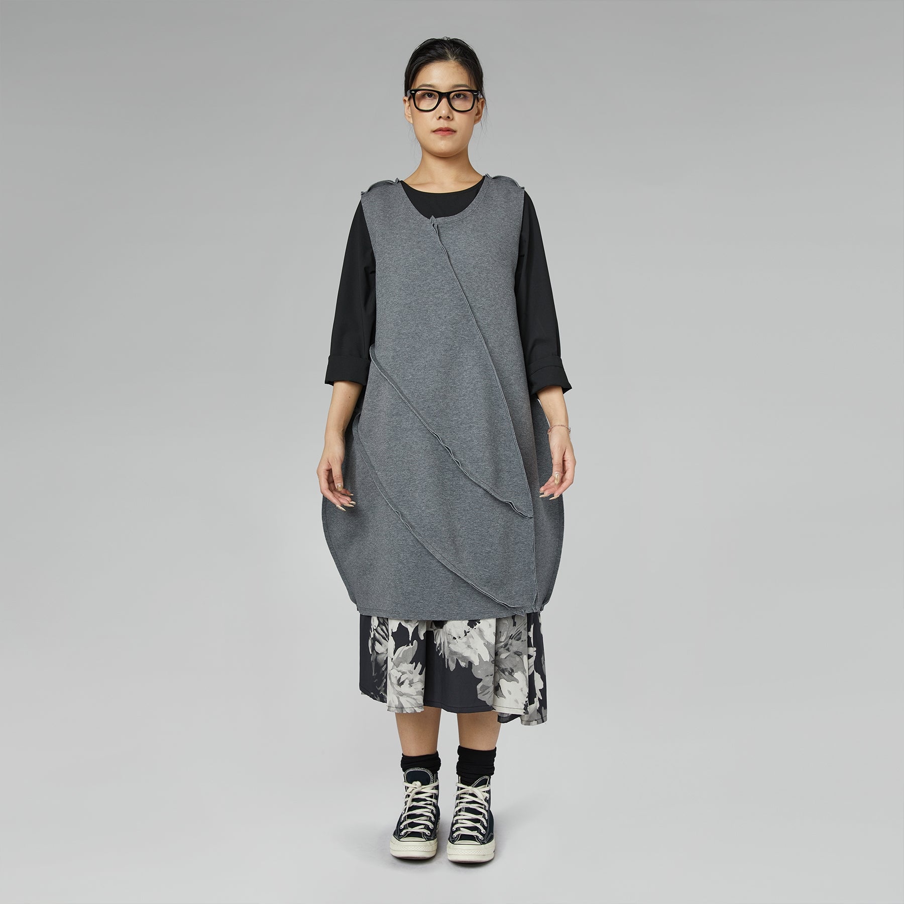 BALLOON DRESS WITH EXTERNAL STITCHING BLACK