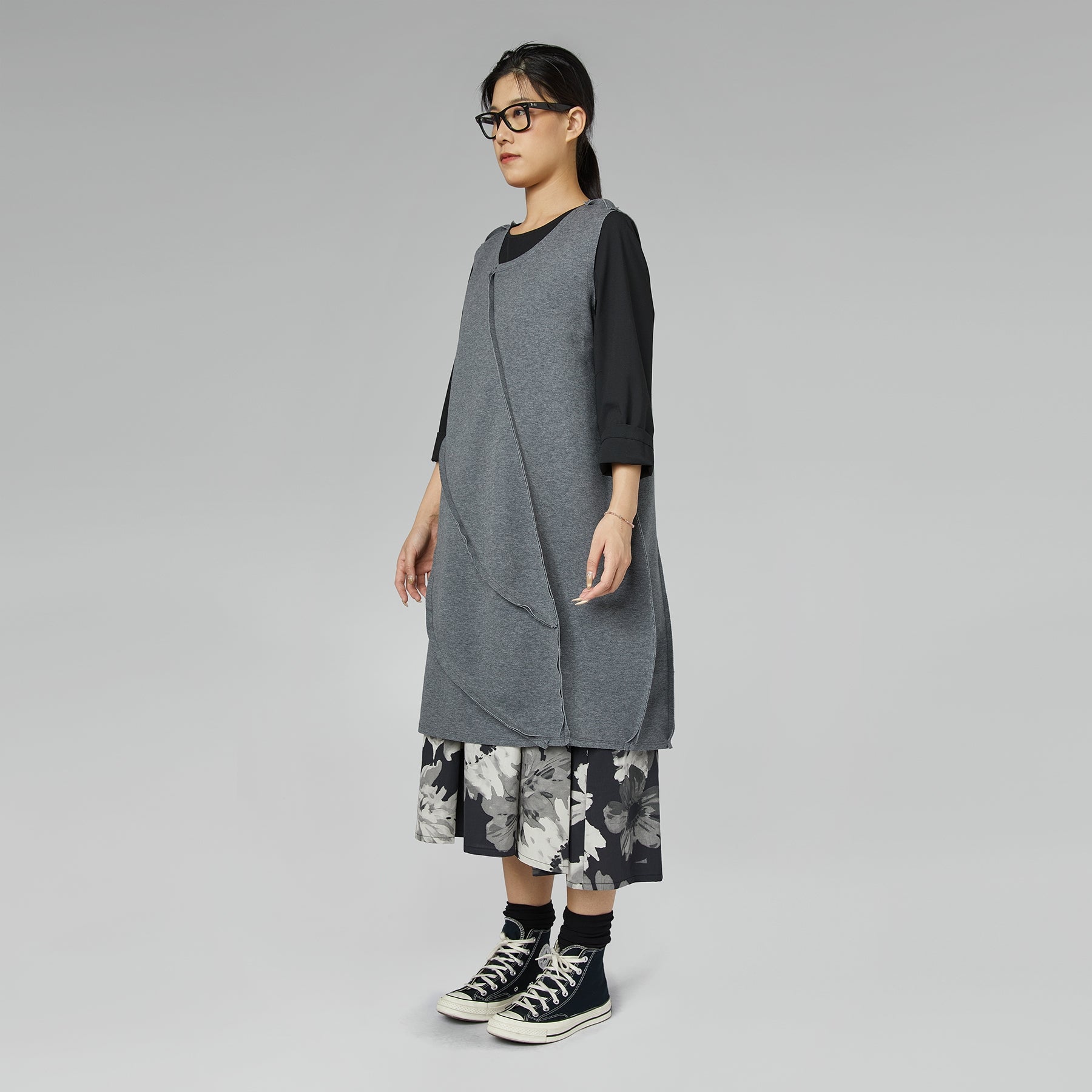 BALLOON DRESS WITH EXTERNAL STITCHING BLACK