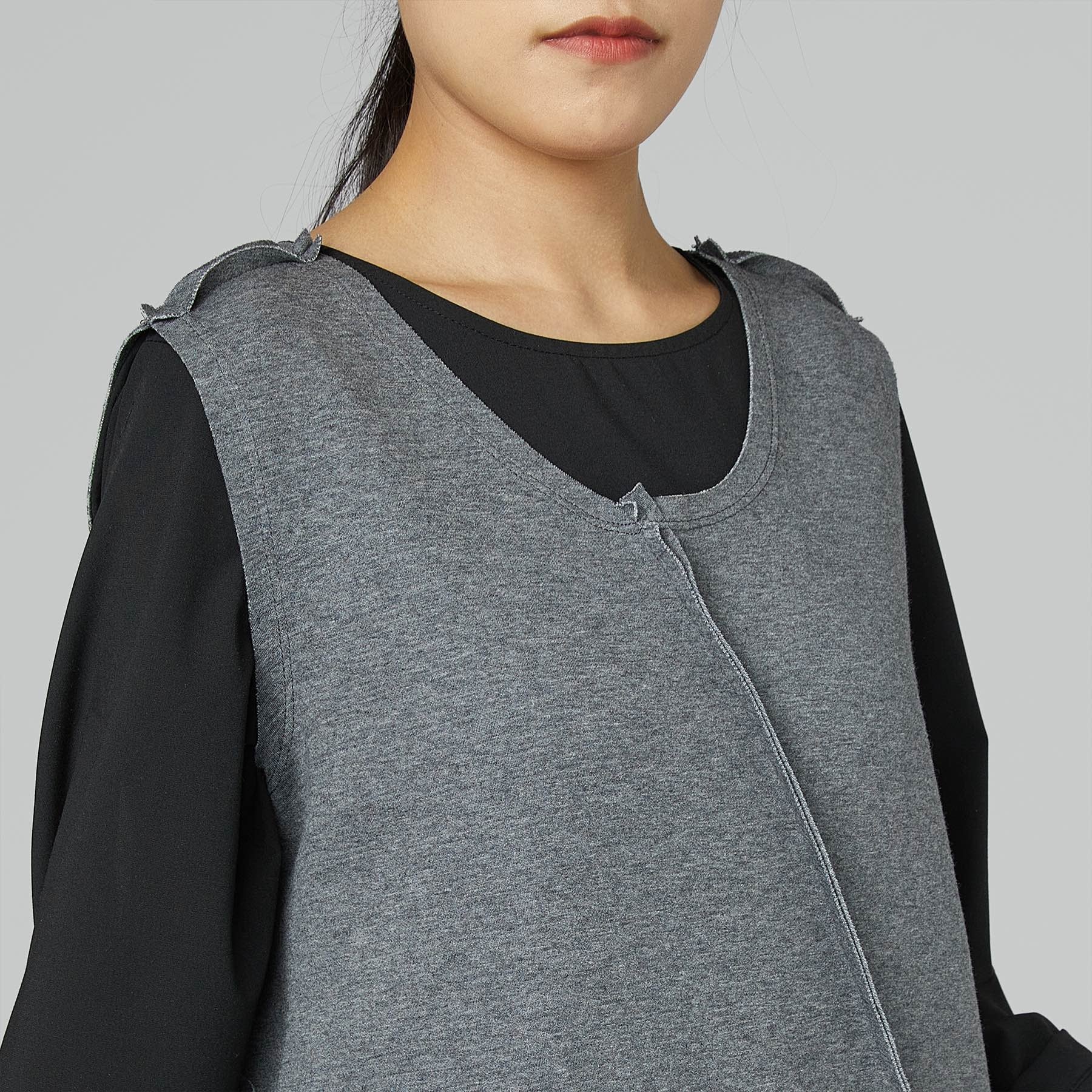 BALLOON DRESS WITH EXTERNAL STITCHING BLACK