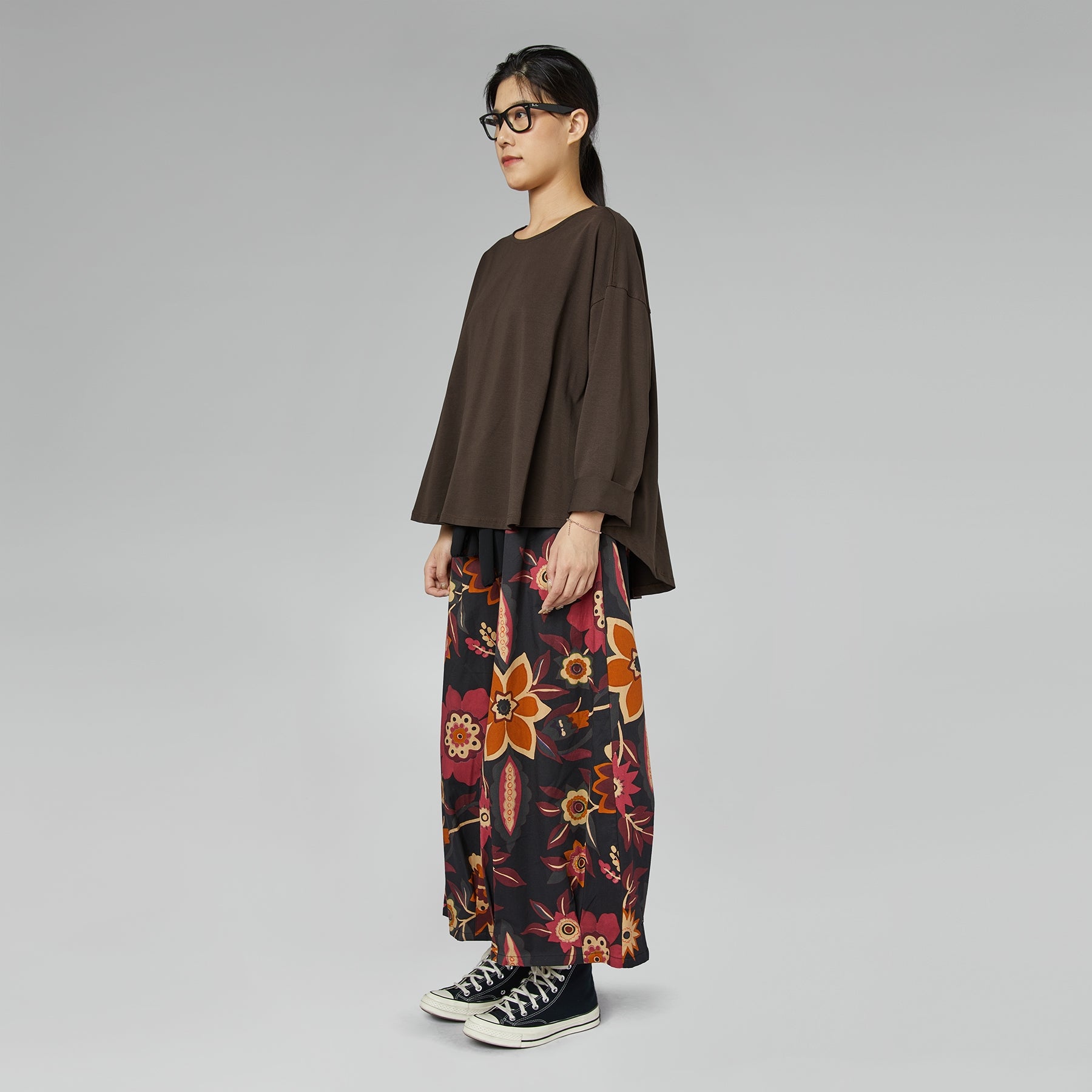 T-SHIRT CON PIEGHE SUL RETRO NERA