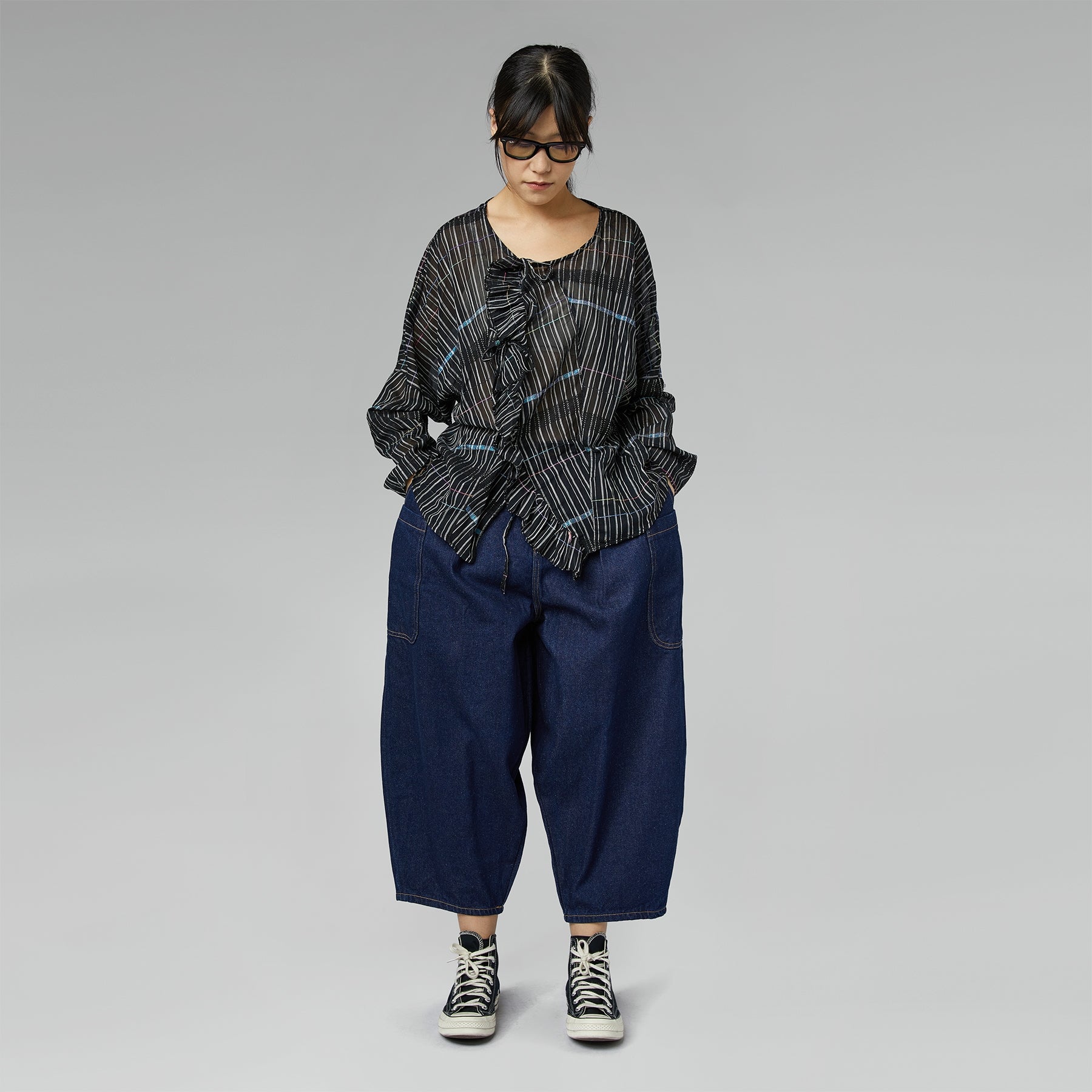 BLUSA SEMI-TRASPARENTE CON ROUCHE NERA