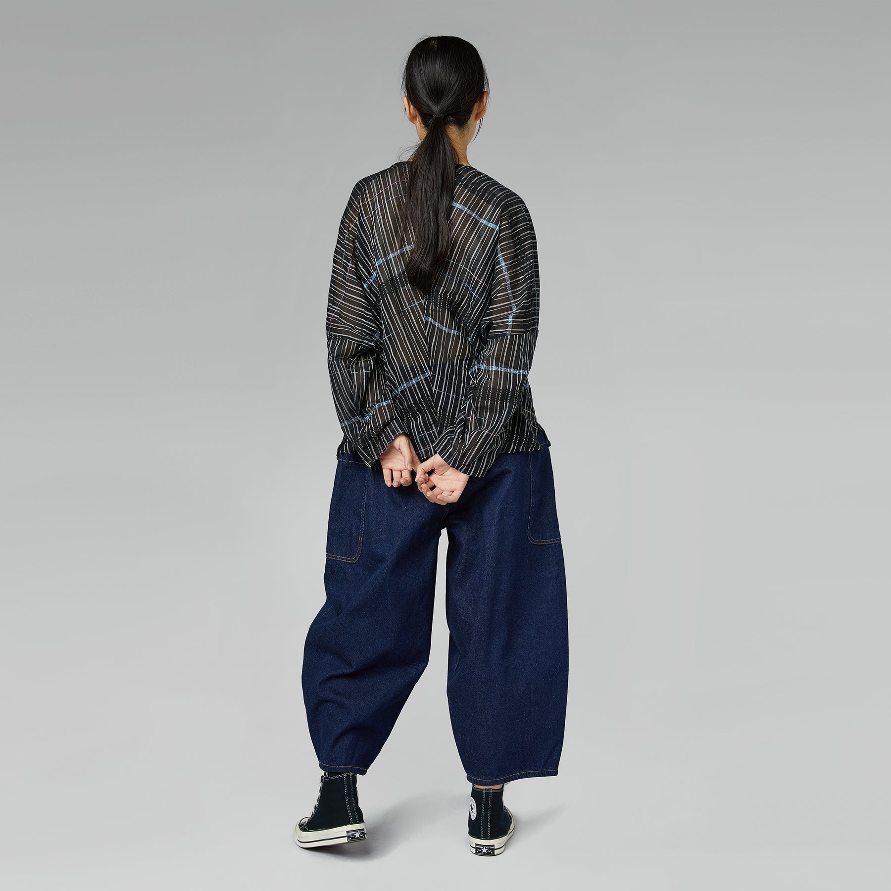 BLUSA SEMI-TRASPARENTE CON ROUCHE NERA