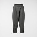 Spodnie z mieszanki wiskozy z zakładkami w kolorze szarym