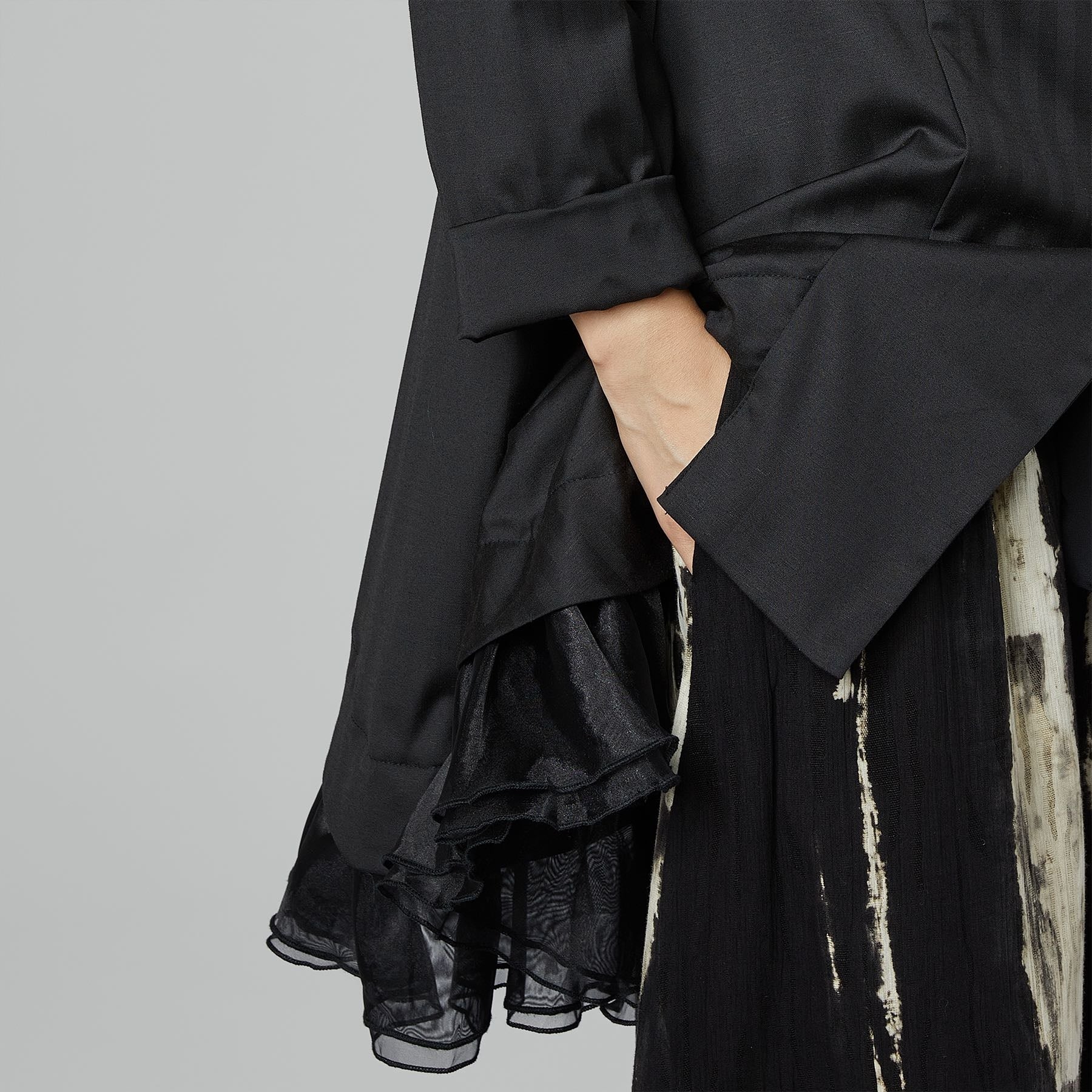 ELEGANT JACKET WITH TULLE