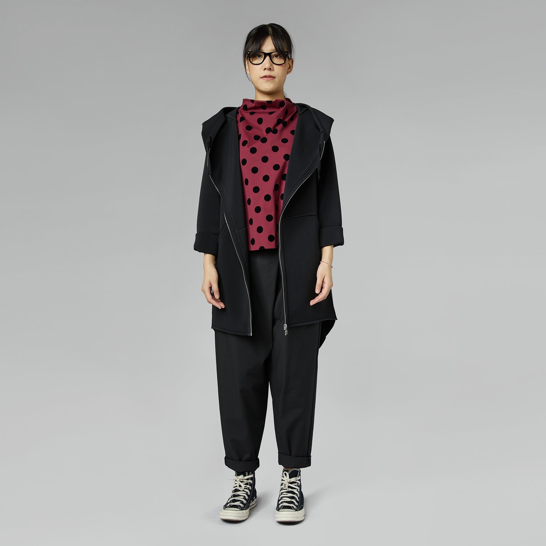 Spodnie z mieszanki wiskozy z zakładkami w kolorze szarym