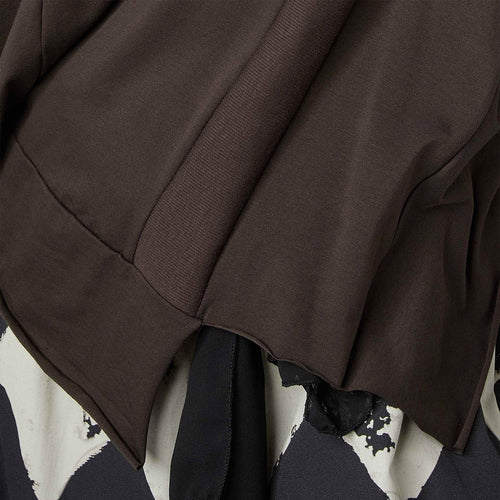 BLUZKA Z DZIANINOWYMI DETALAMI BRĄZOWA