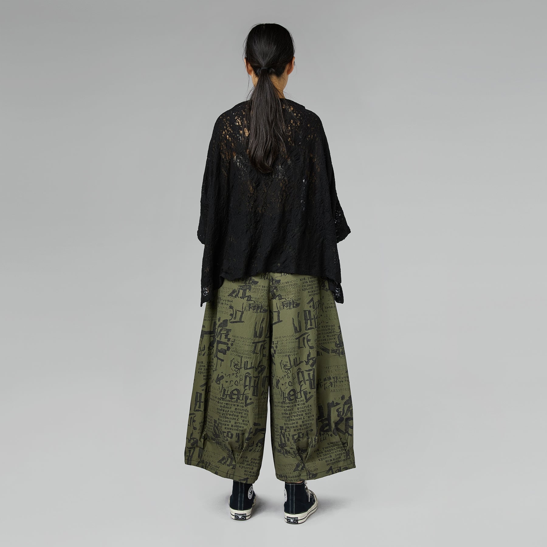 SPODNIE Z NADRUKIEM NAPISÓW