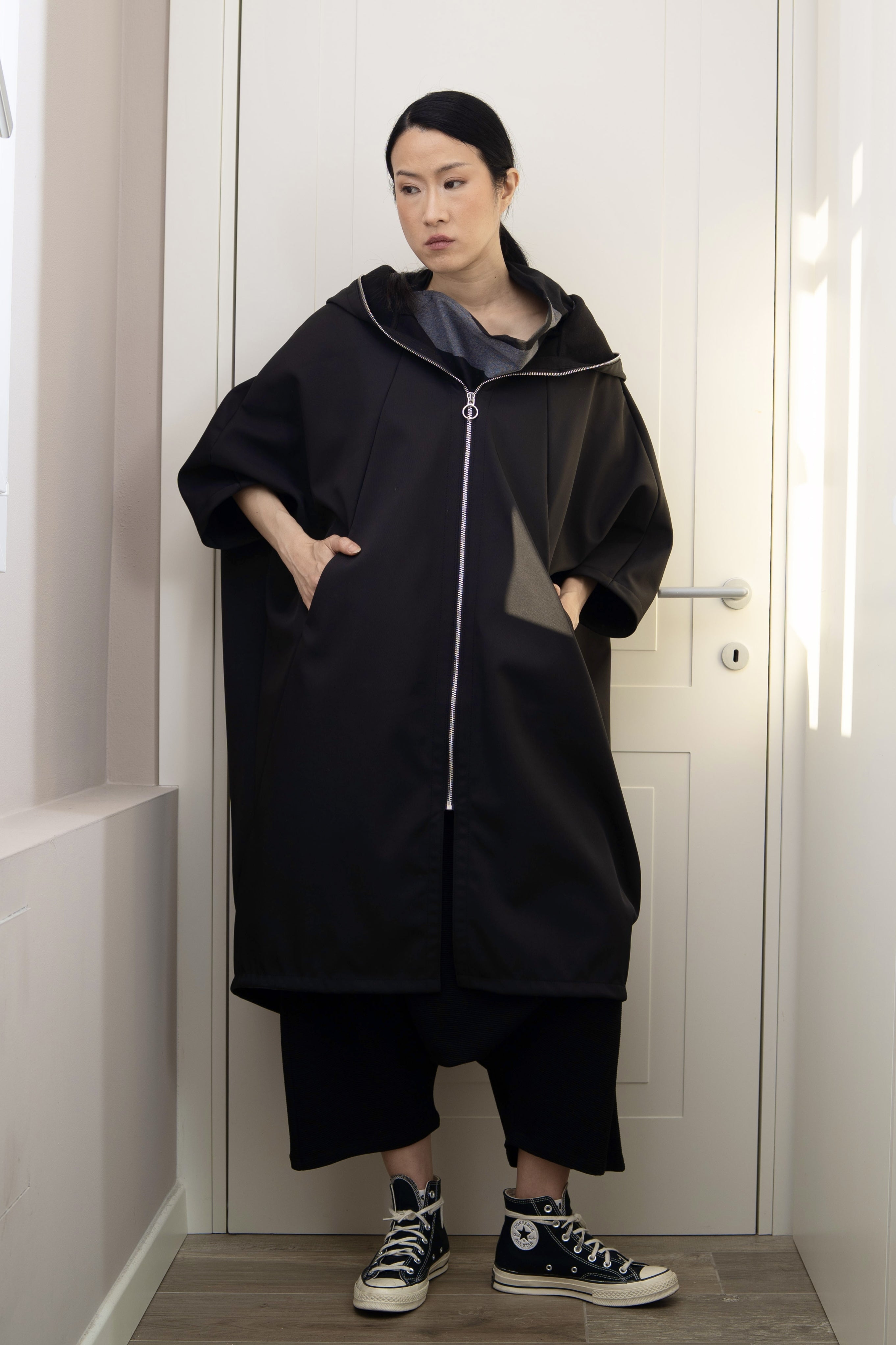 LOOSE COAT WITH BAT SLEEVES