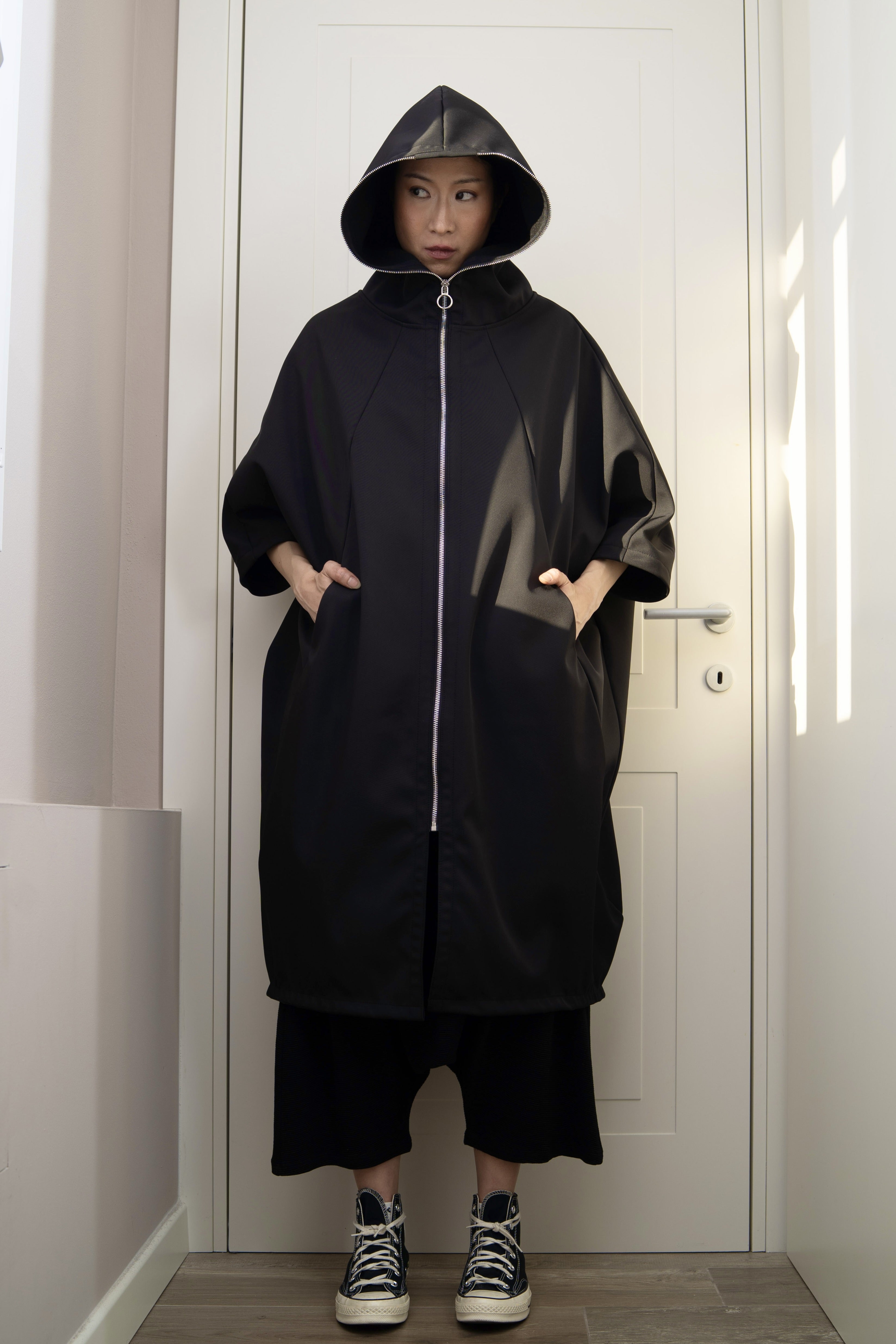 LOOSE COAT WITH BAT SLEEVES