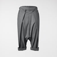 PANTALONES CROPPED CON PLIEGUES GRIS