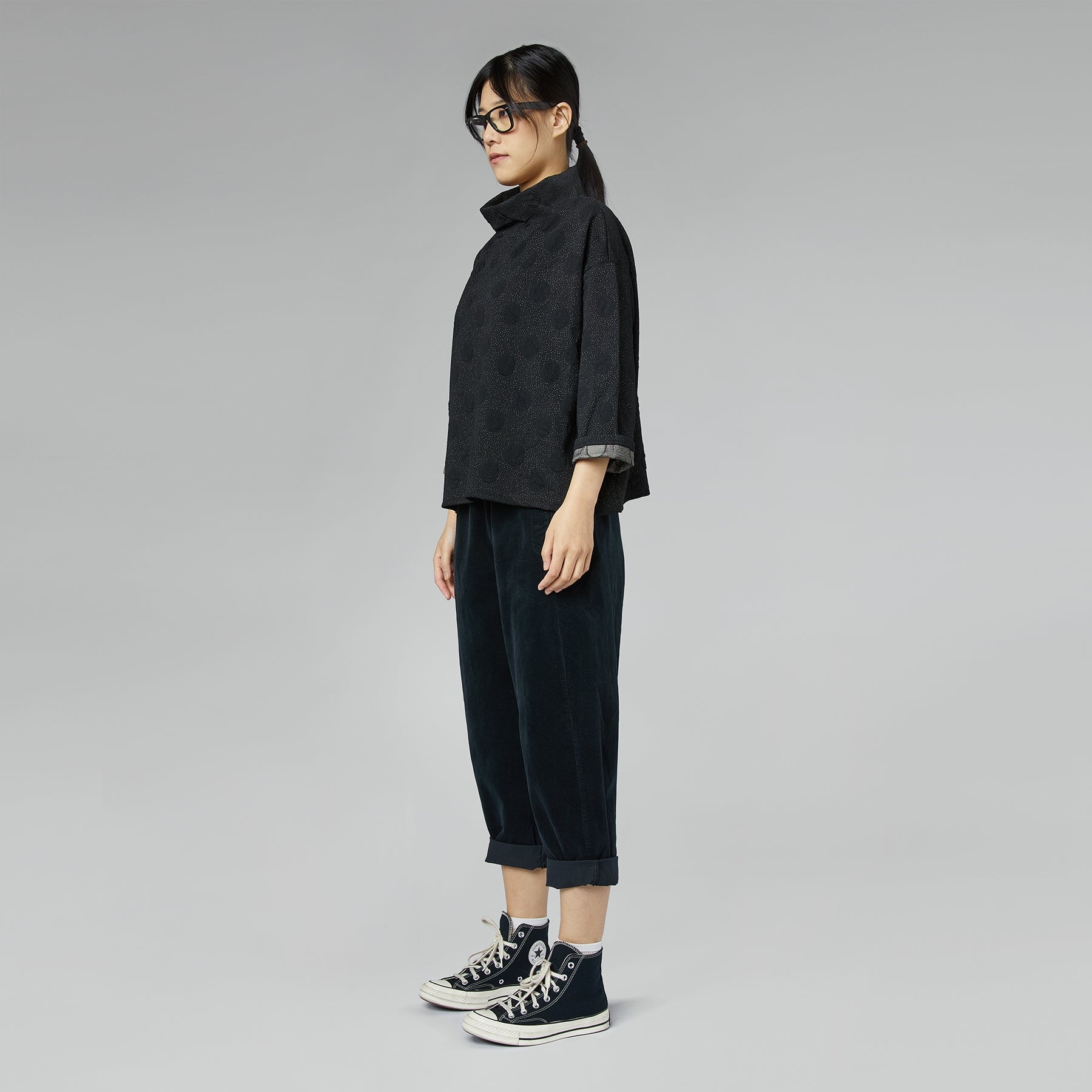 SPODNIE PROSTE Z MATERIAŁU WELUROWEGO W KOLORZE WINO