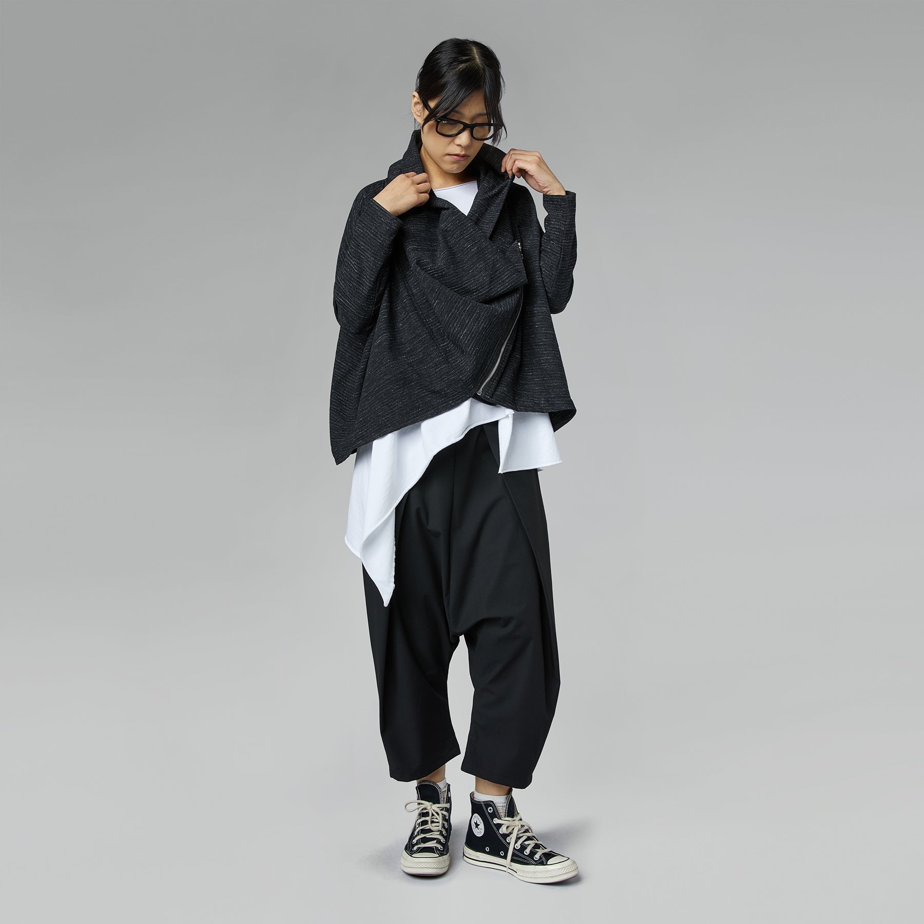 CROPPED TROUSERS WITH PLEATS GRAY