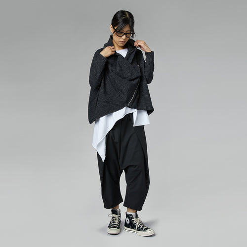 PANTALONES CROPPED CON PLIEGUES GRIS