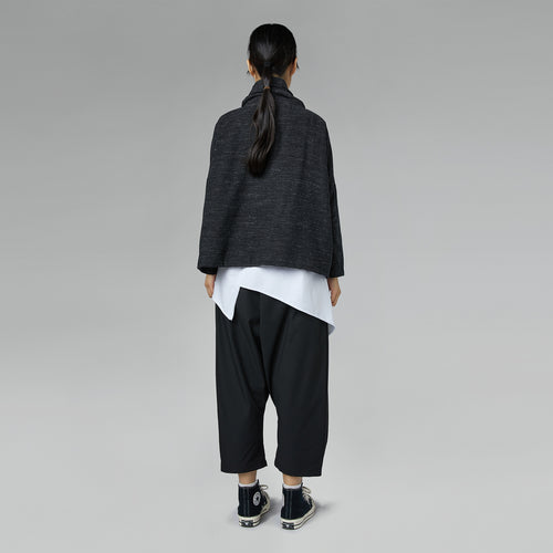 PANTALONES CROPPED CON PLIEGUES GRIS