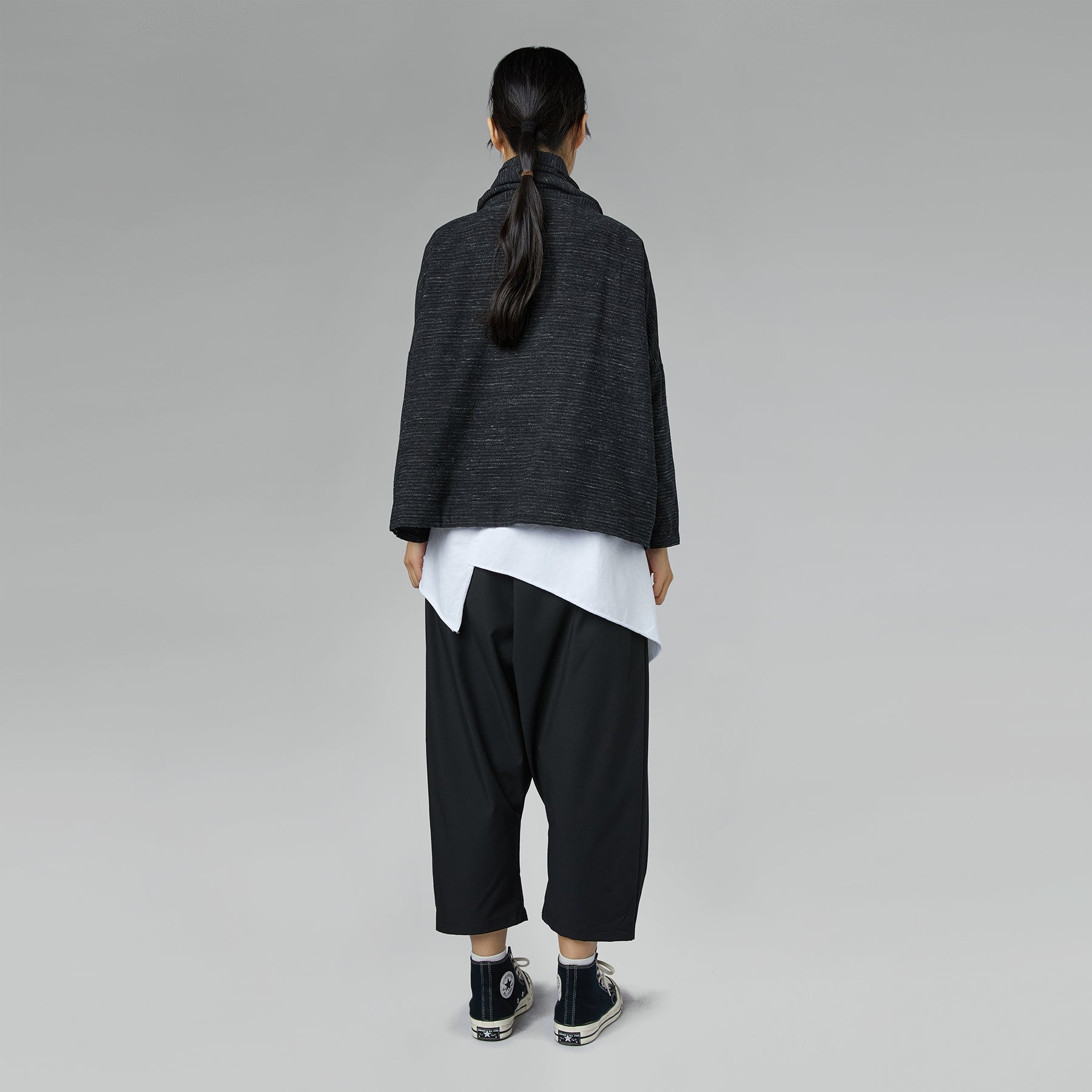 CROPPED TROUSERS WITH PLEATS BLACK