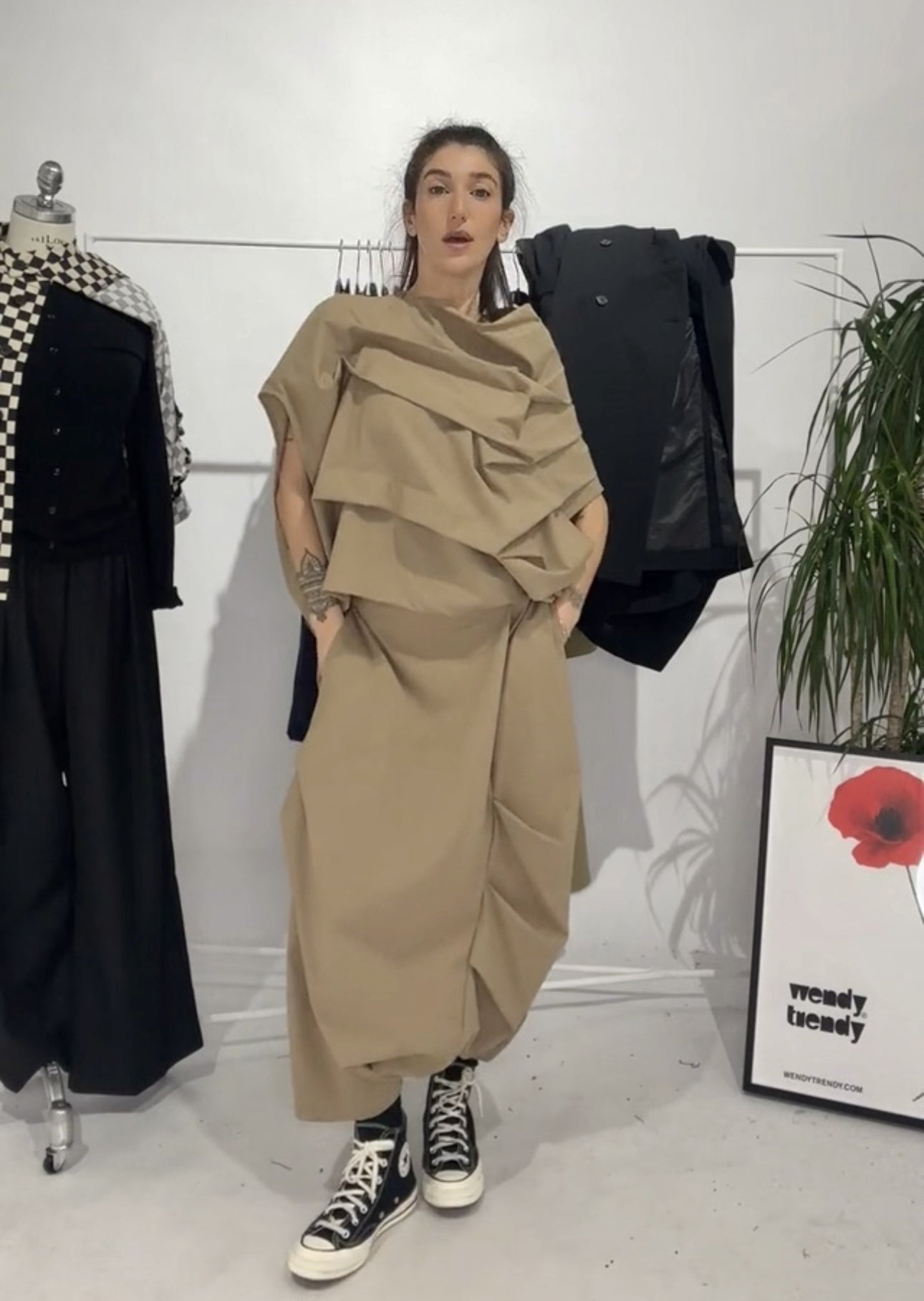 BLUSA PLISADA DE SARGA BEIGE