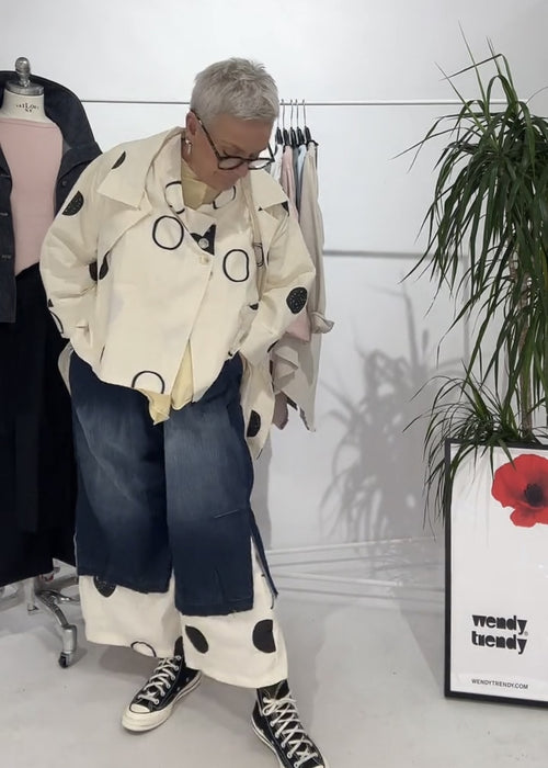 JEANS CON ORLO A POIS