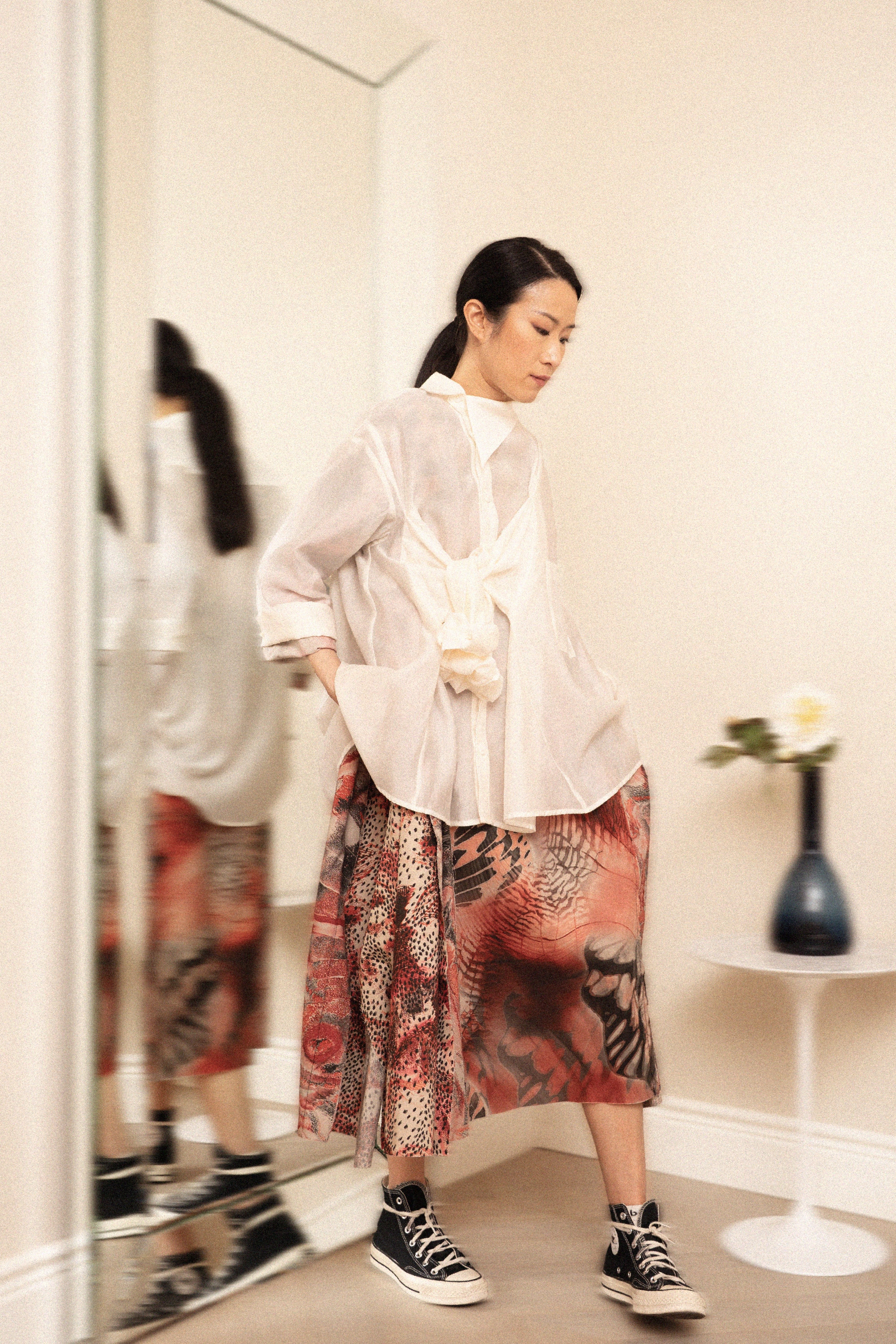 「Soft Avant-Garde」An ethereal fusion where sheer, architectural layers meet the vibrant pulse of abstract prints.